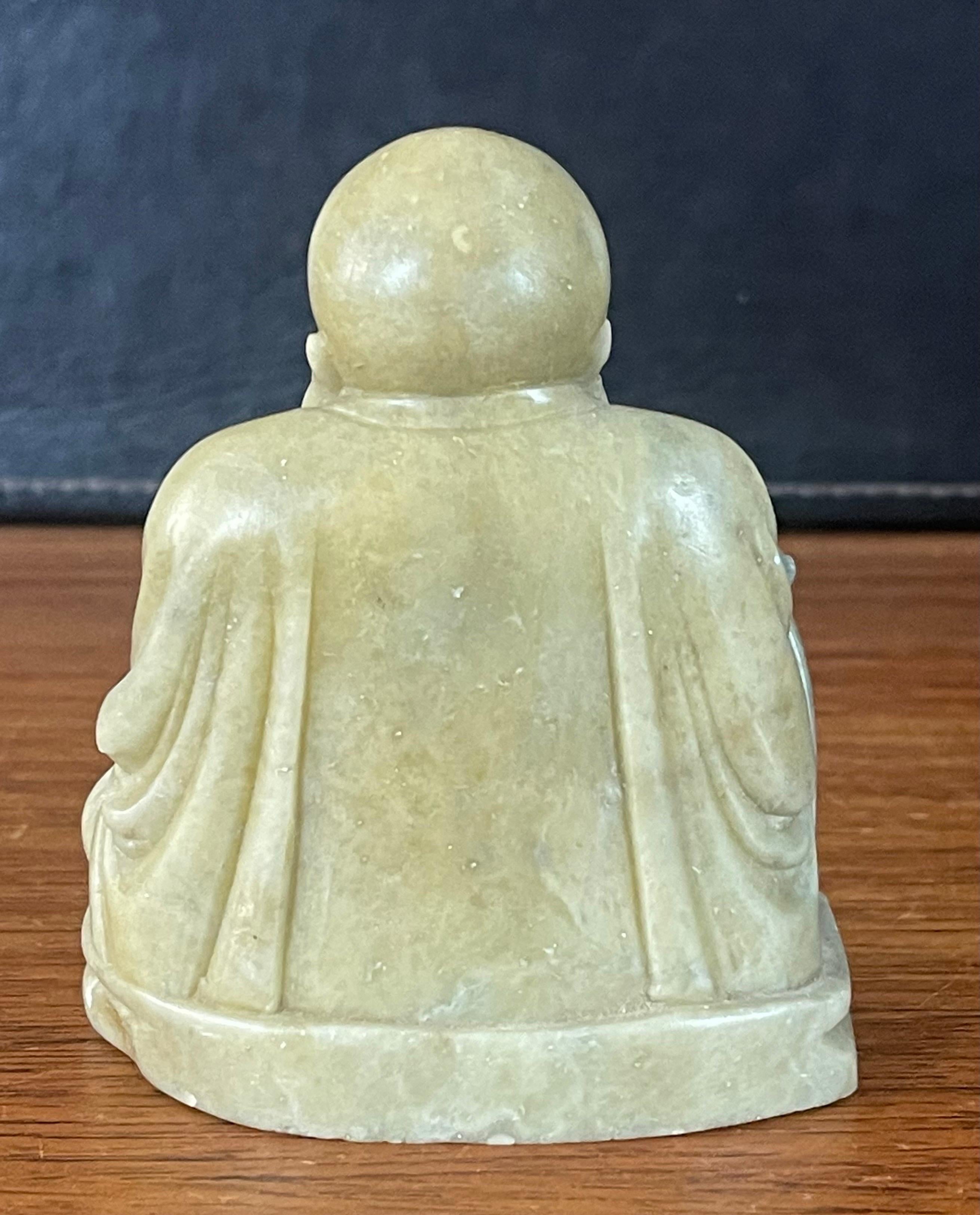 Sculpture en pierre de savon sculptée à la main « Bouddha heureux »  en vente 5