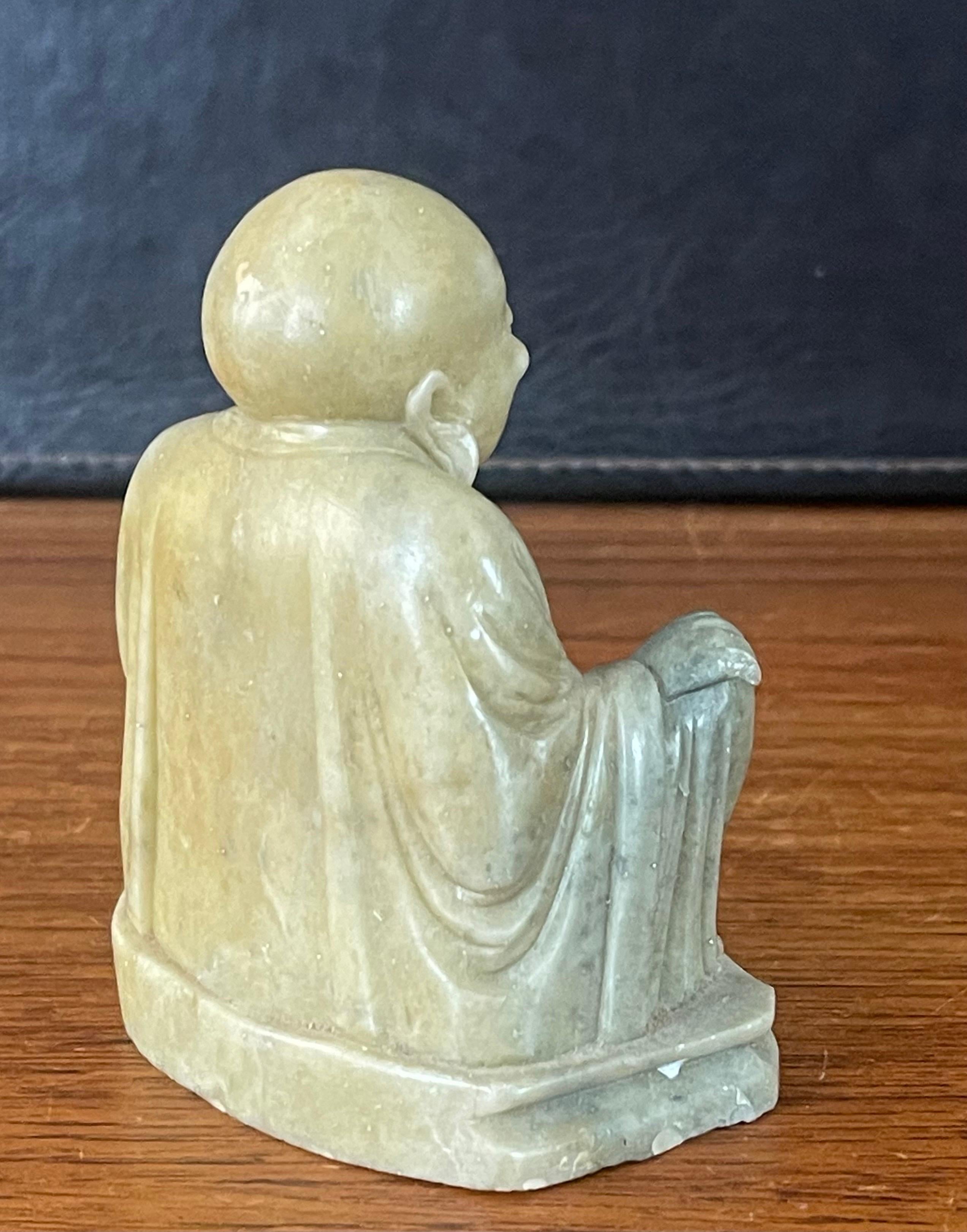 Sculpture en pierre de savon sculptée à la main « Bouddha heureux »  en vente 6