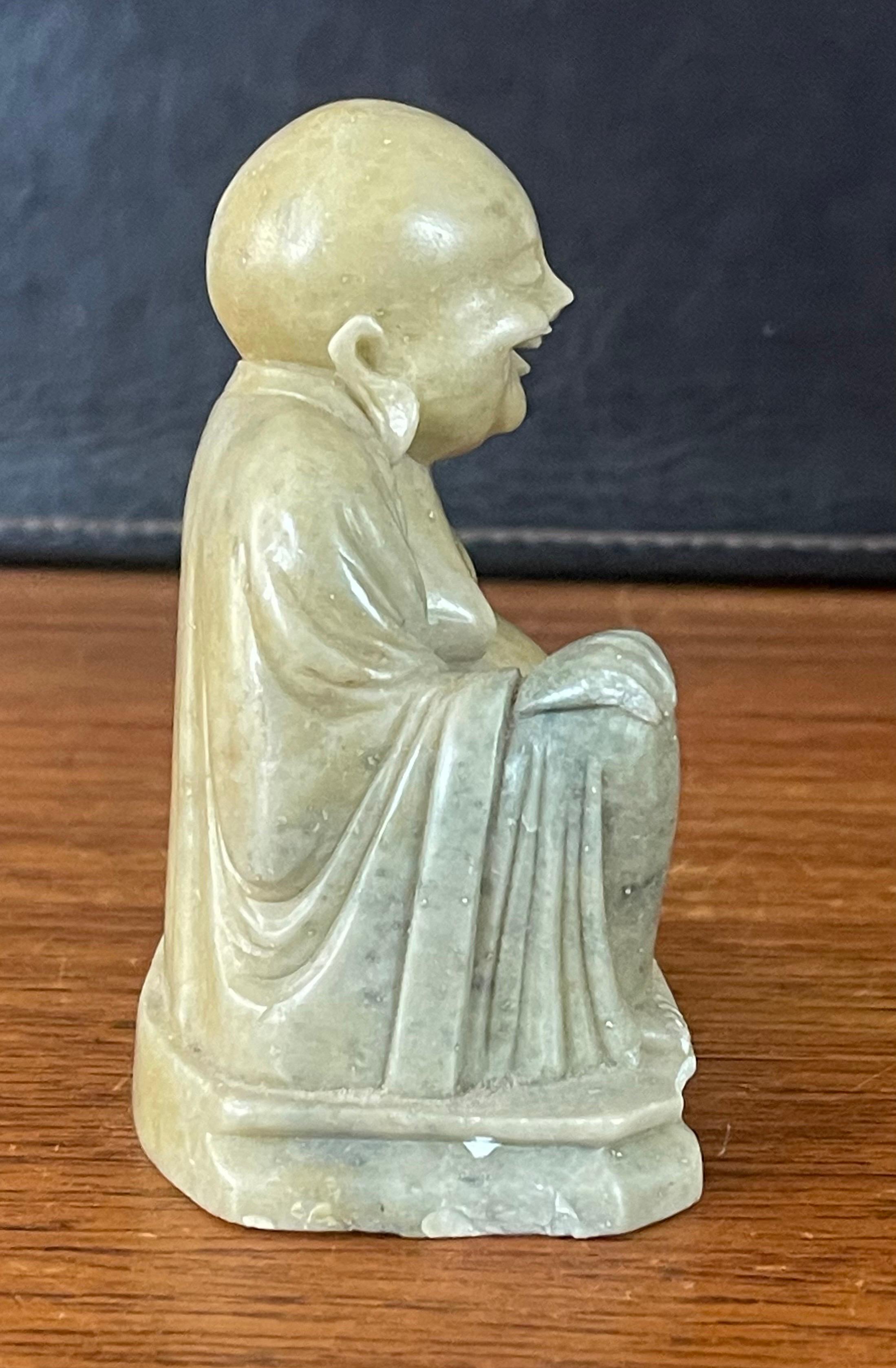 Sculpture en pierre de savon sculptée à la main « Bouddha heureux »  en vente 7
