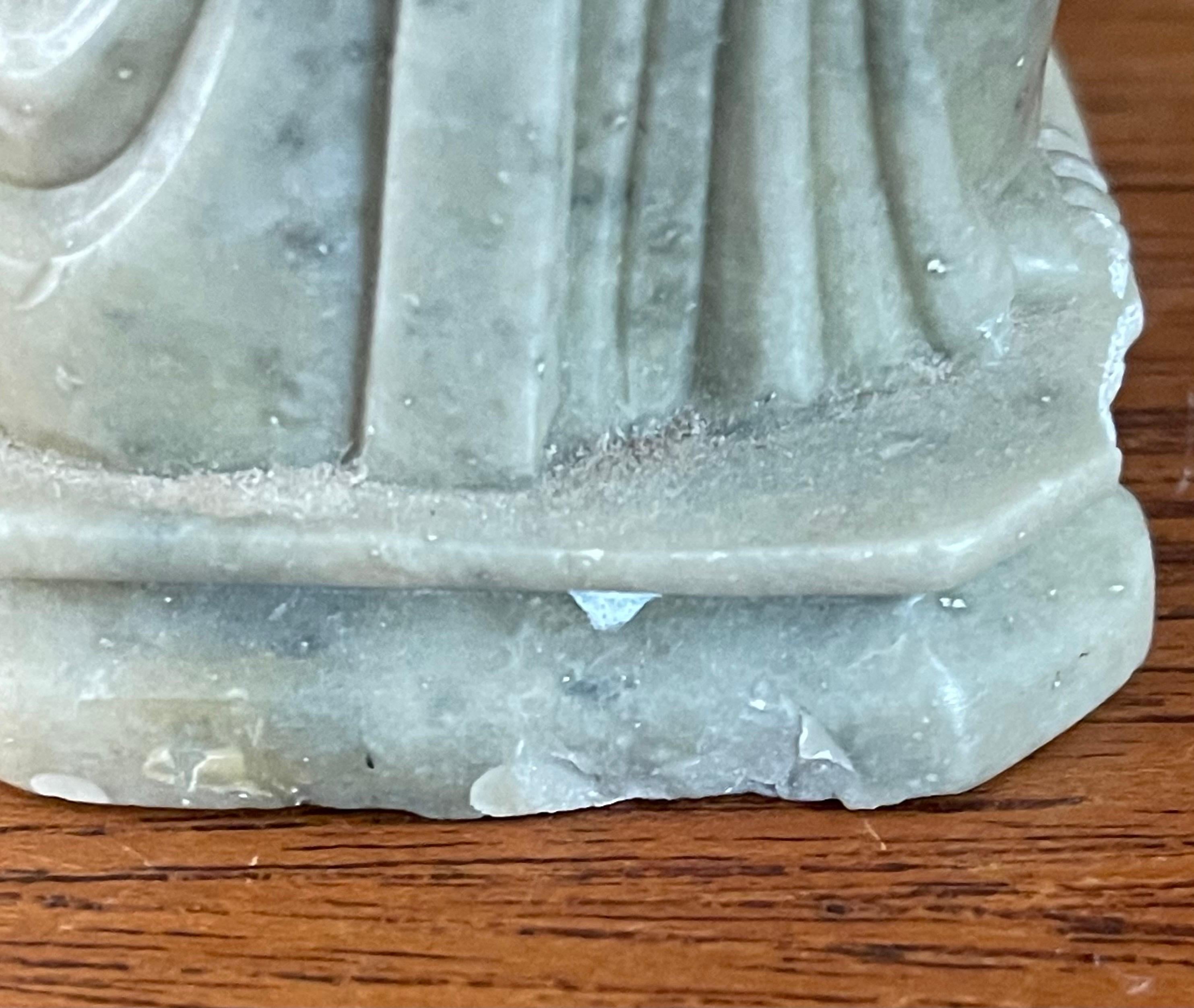 Sculpture en pierre de savon sculptée à la main « Bouddha heureux »  en vente 10