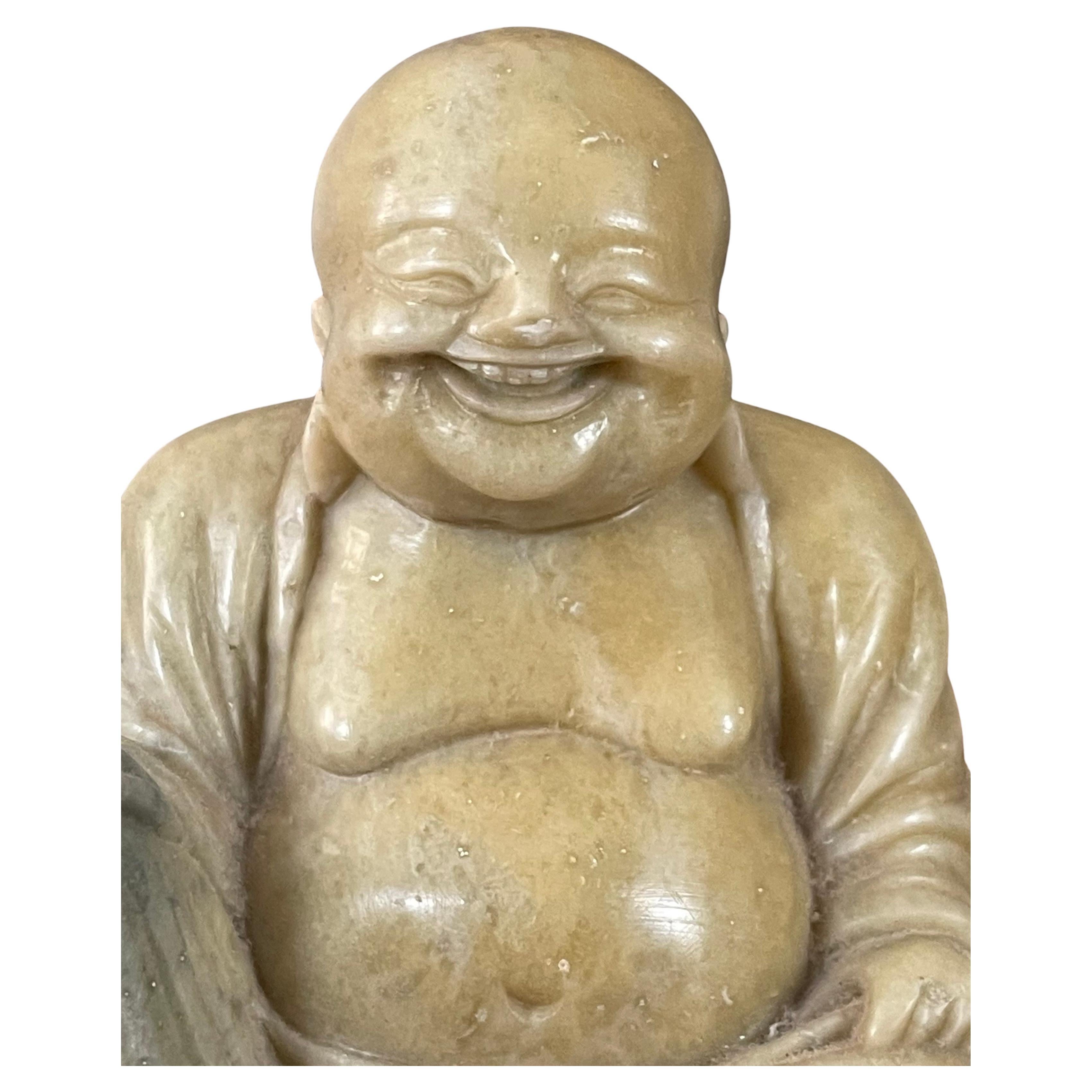Sculpture en pierre de savon sculptée à la main « Bouddha heureux »  Bon état - En vente à San Diego, CA