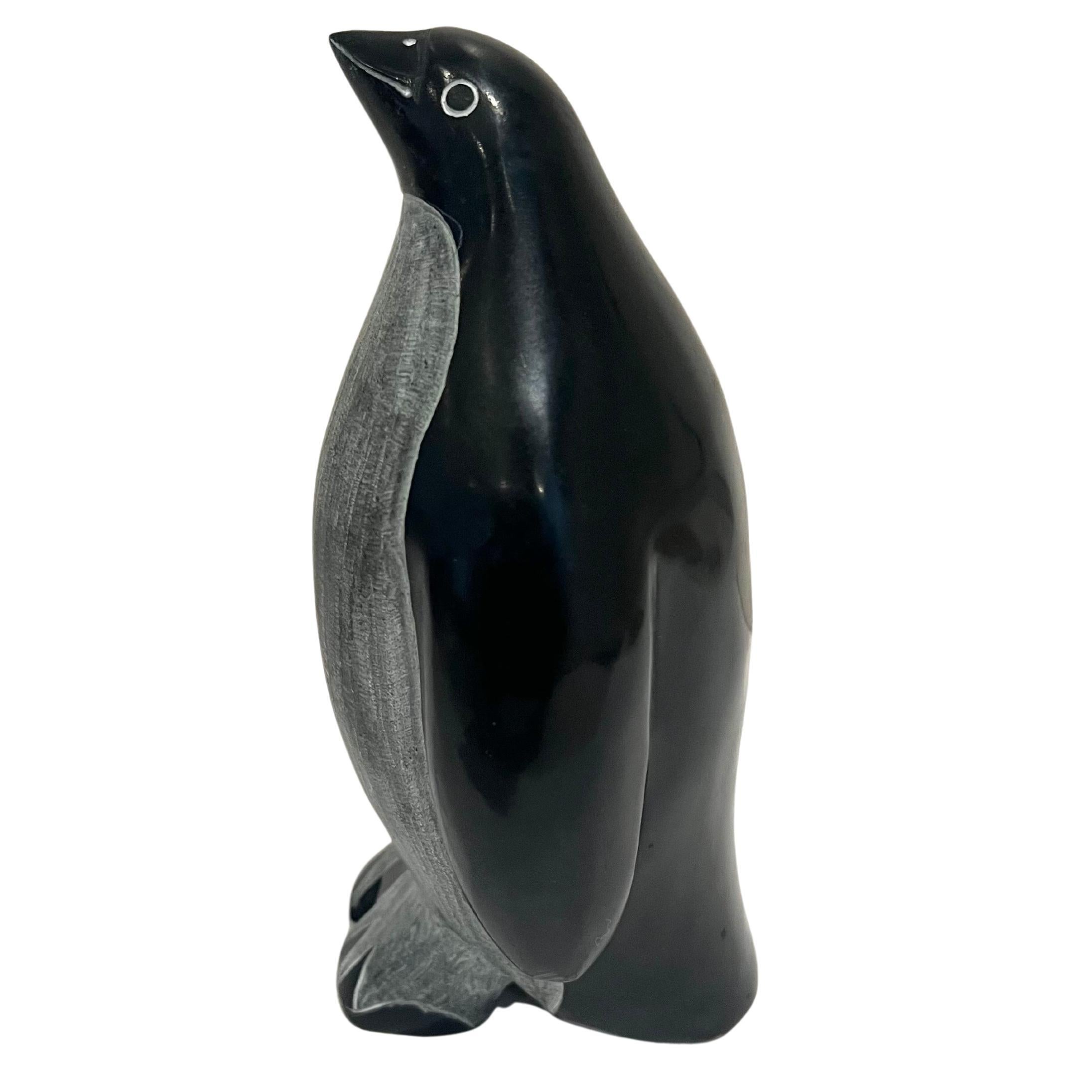 Sculpture de pingouin fantaisiste en stéatite sculptée à la main MCM Bon état - En vente à San Diego, CA