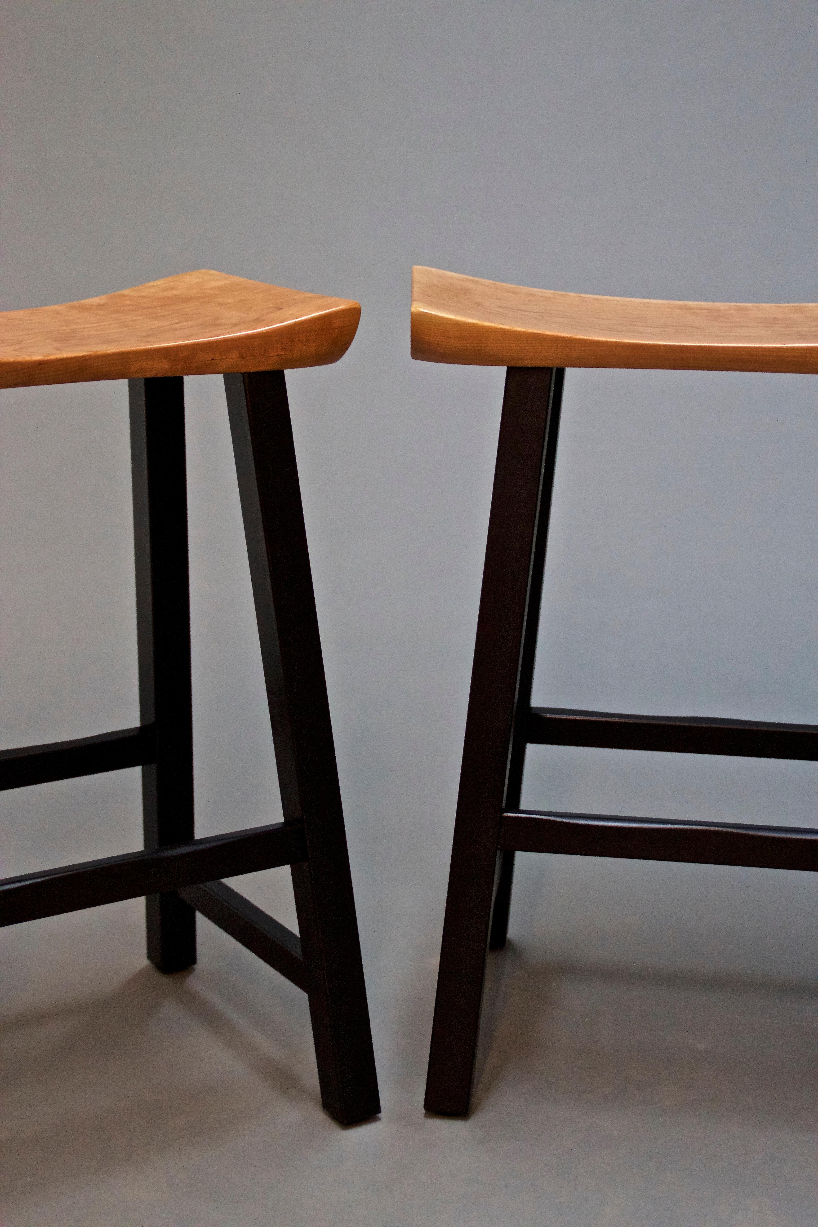Hand Carved Solid Cherry Bar Stools with Blackened Base by Dave Lasker (Moderne) im Angebot