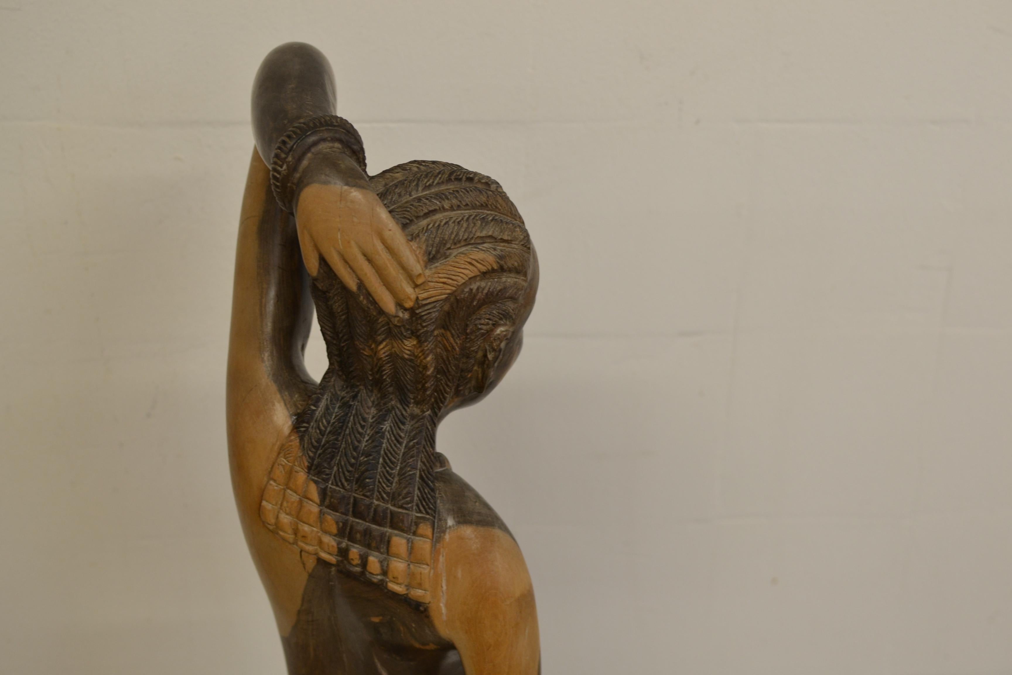 Sculpture africaine en bois massif sculptée à la main - 100 cm / 39.4 in en vente 3