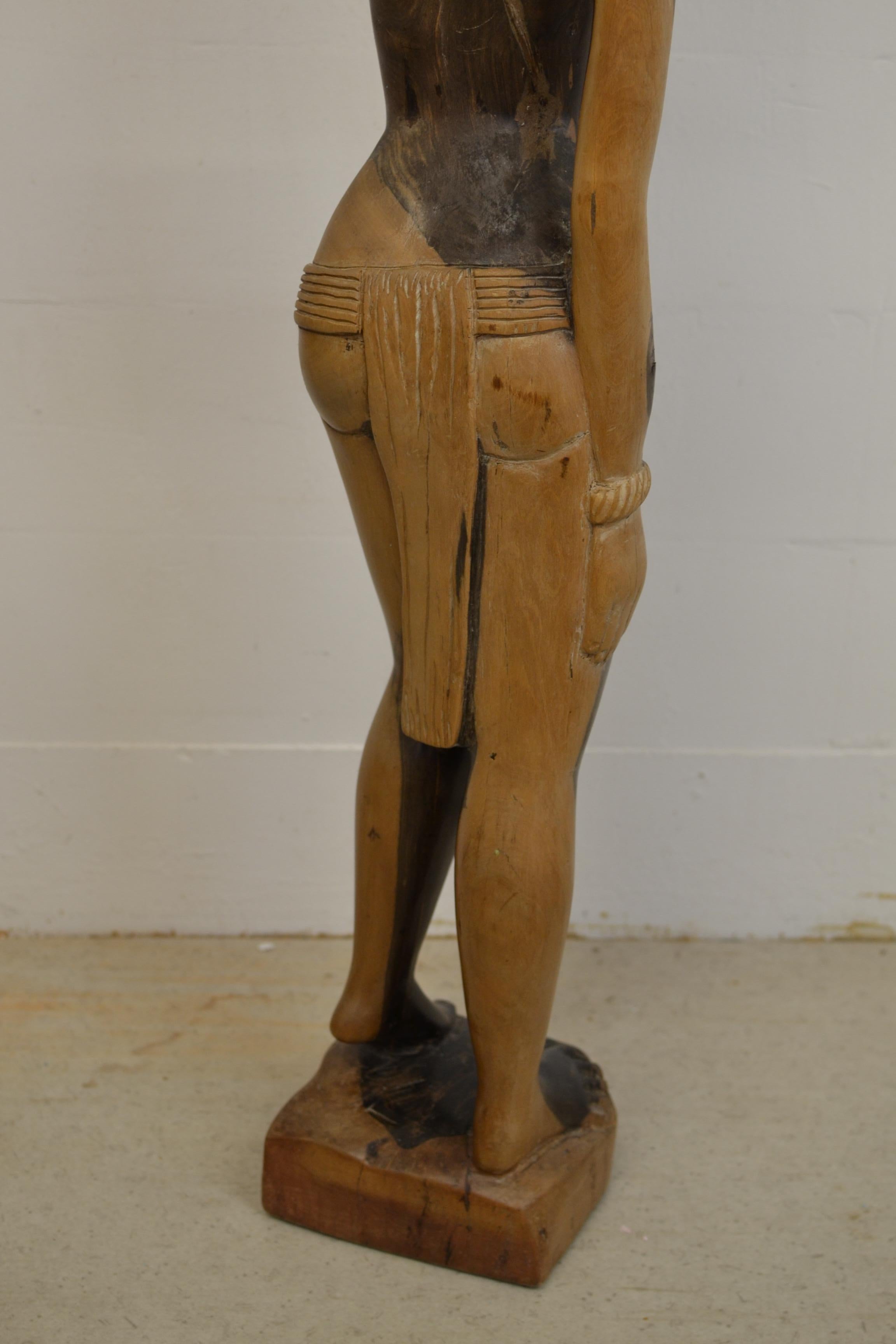 Sculpture africaine en bois massif sculptée à la main - 100 cm / 39.4 in en vente 4