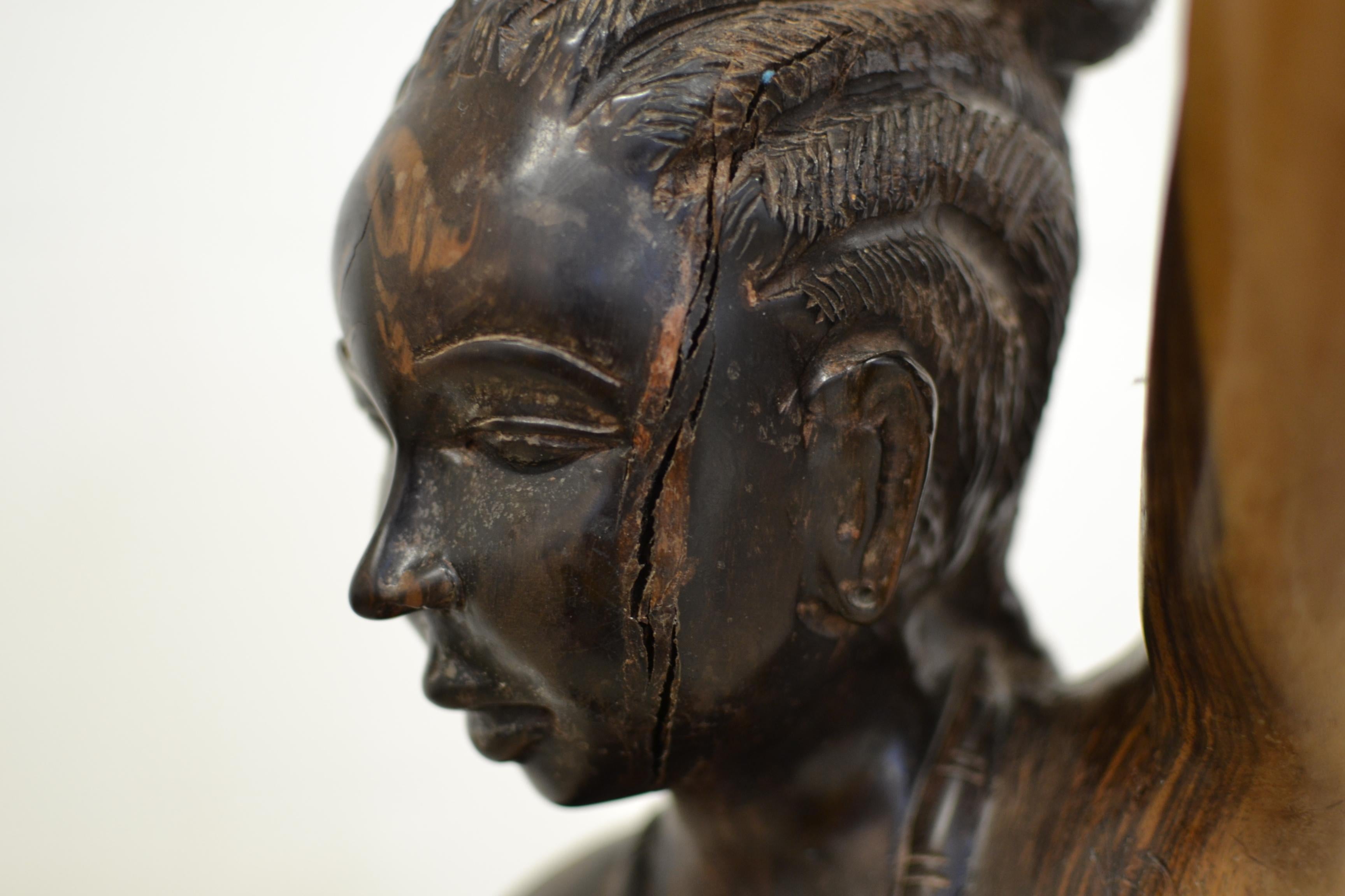 Sculpture africaine en bois massif sculptée à la main - 100 cm / 39.4 in en vente 5