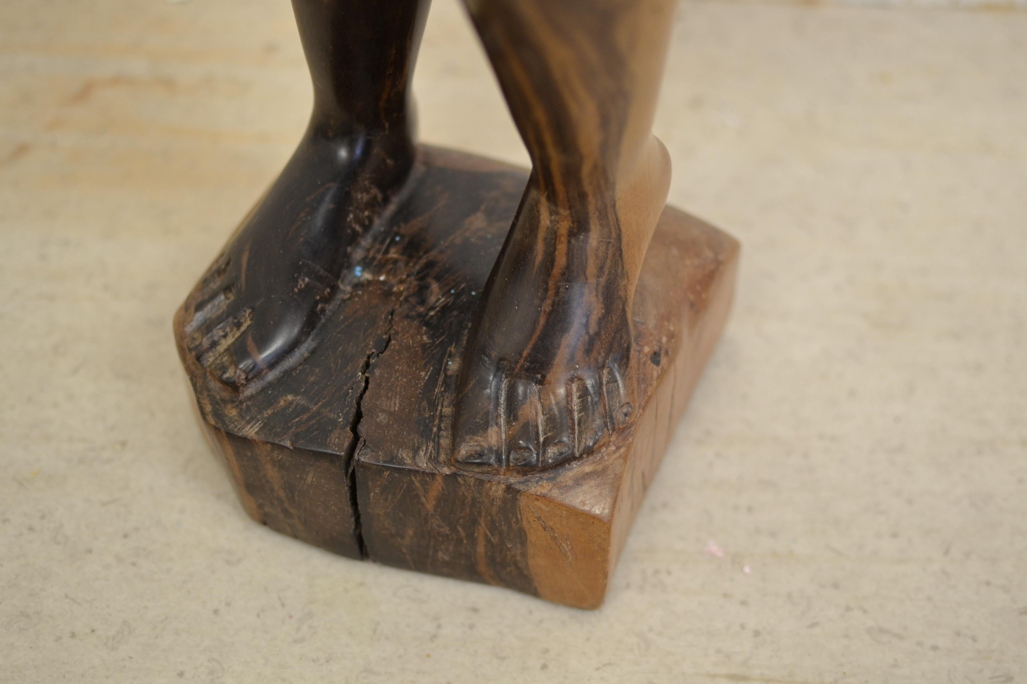 Sculpture africaine en bois massif sculptée à la main - 100 cm / 39.4 in en vente 7