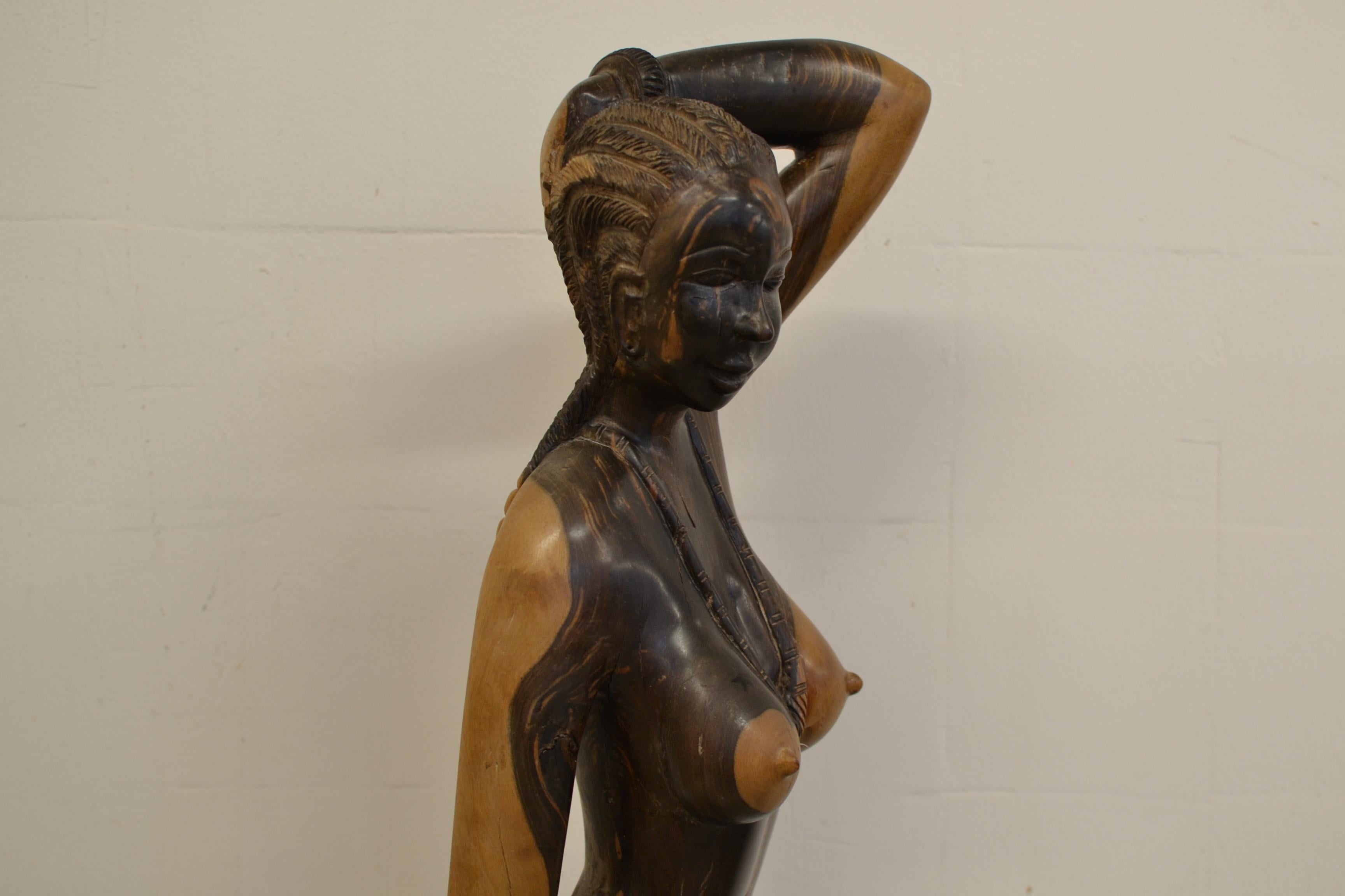 Sculpture africaine en bois massif sculptée à la main - 100 cm / 39.4 in en vente 8
