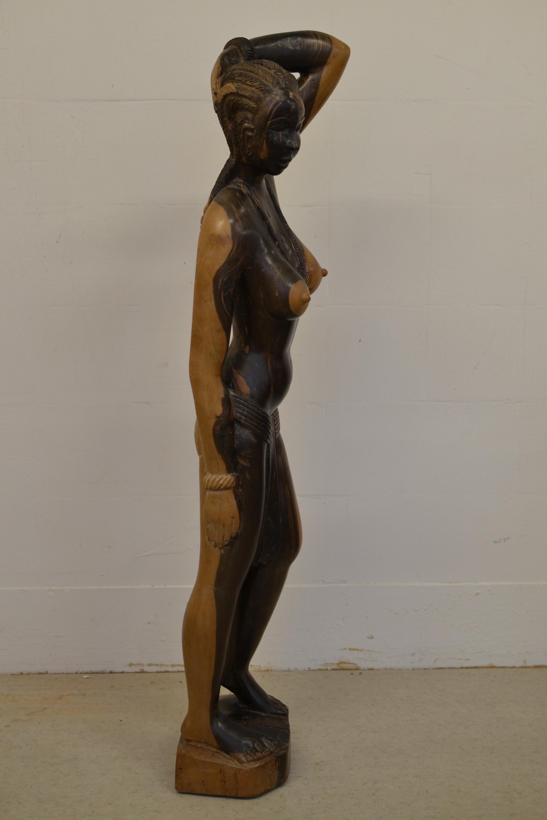 Sculpture africaine en bois massif sculptée à la main - 100 cm / 39.4 in en vente 1