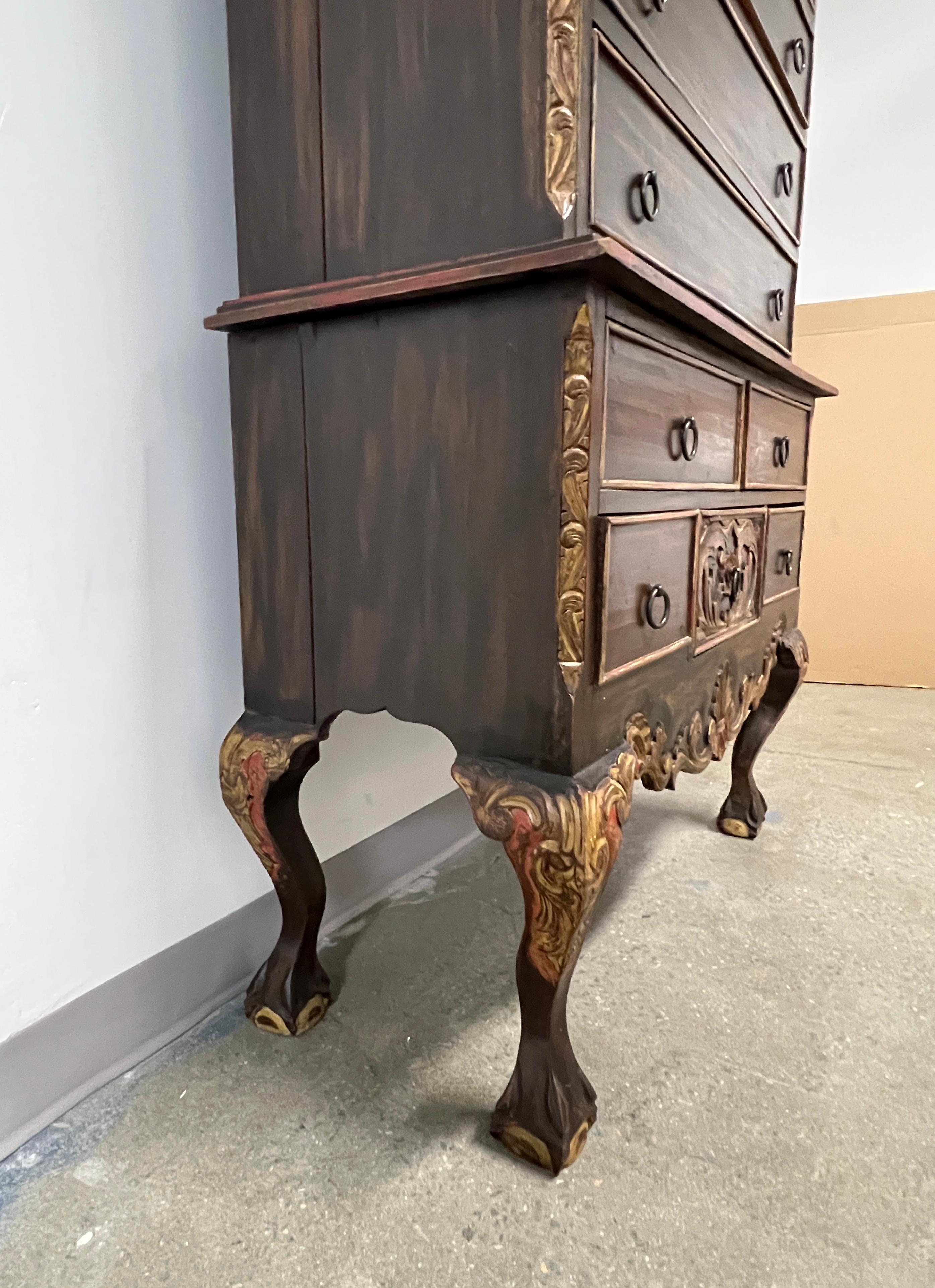 Pino Cassapanca intagliata a mano in stile revival spagnolo, Made in Mexico, CIRCA 1960 in vendita