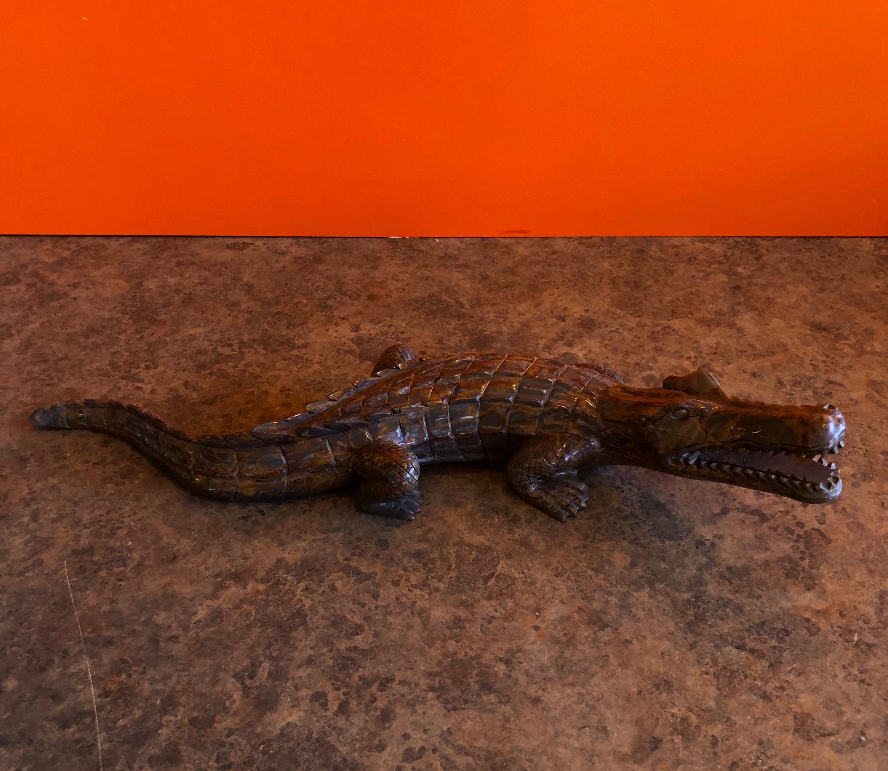 Sculpture sculptée à la main en pierre d'alligator/ crocodile en vente 3