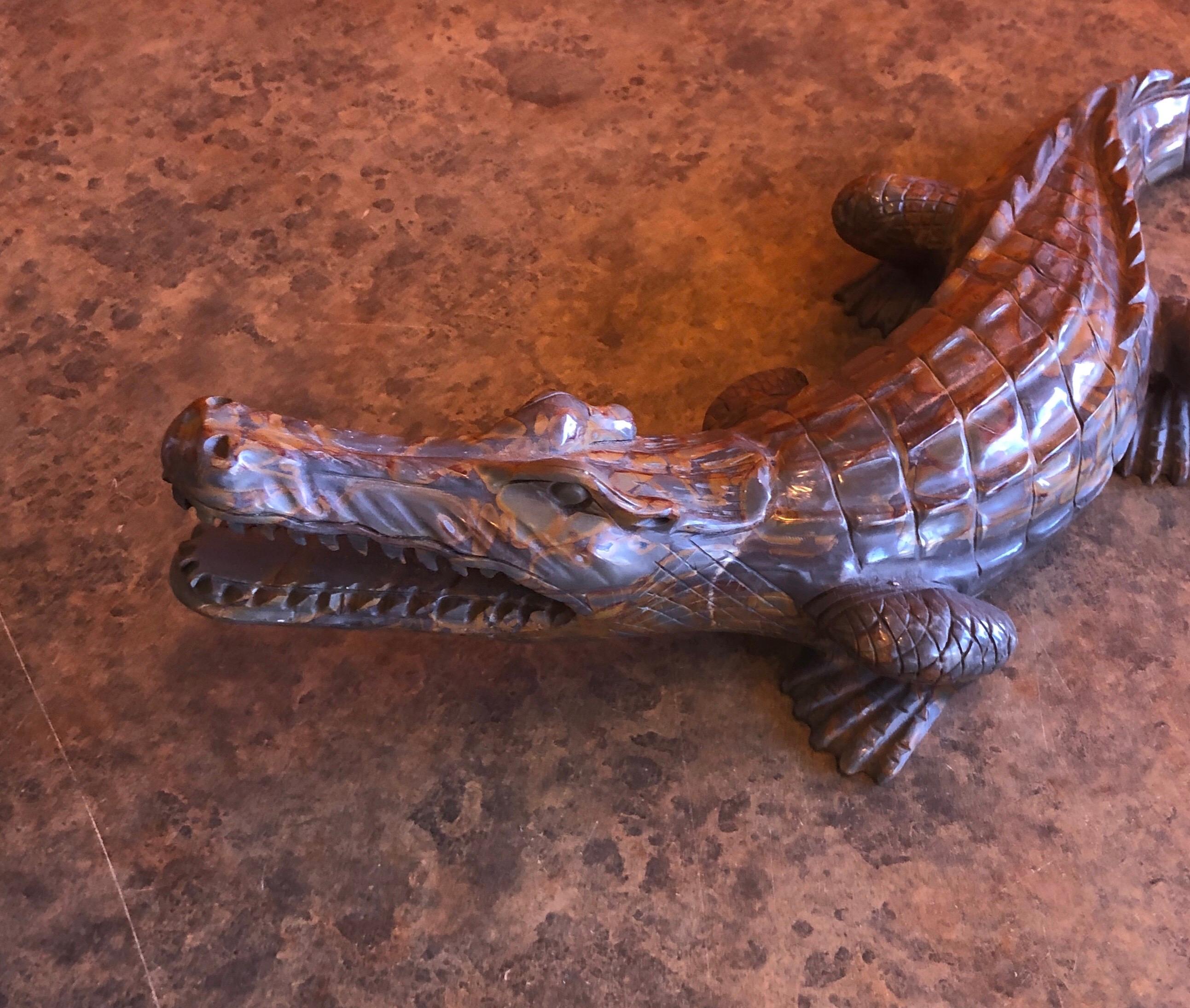 Scultura di alligatore/coccodrillo in pietra scolpita a mano In condizioni buone in vendita a San Diego, CA