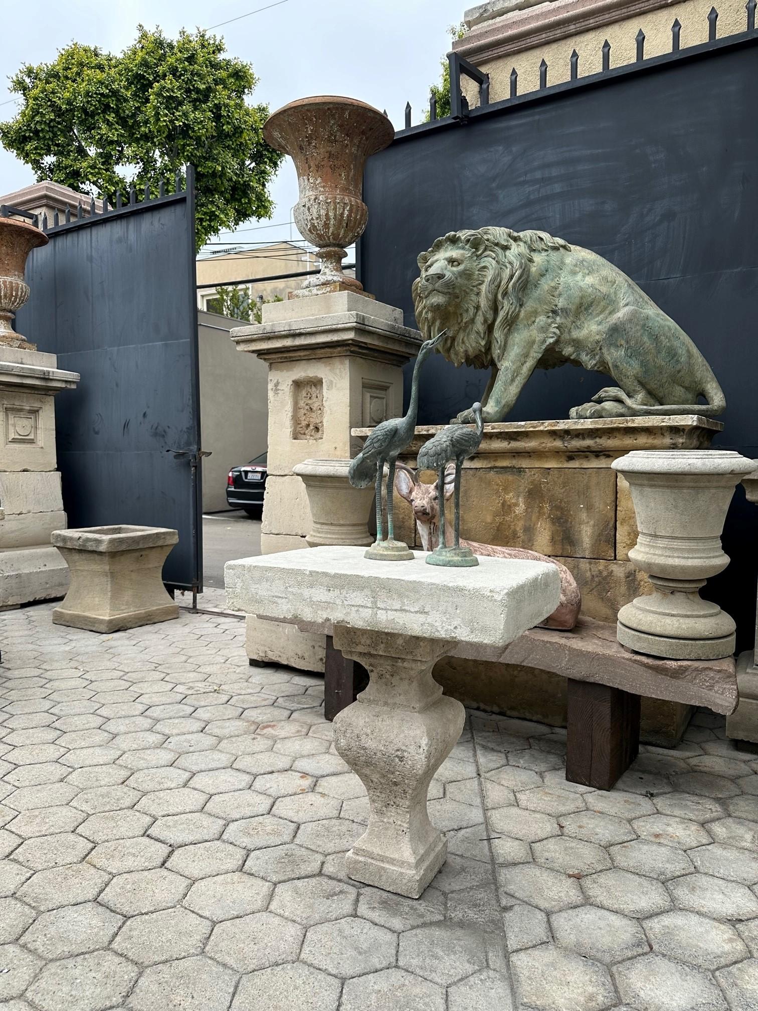 Table d'appoint en pierre sculptée à la main pour jardin extérieur intérieur Table de ferme CA en vente 2