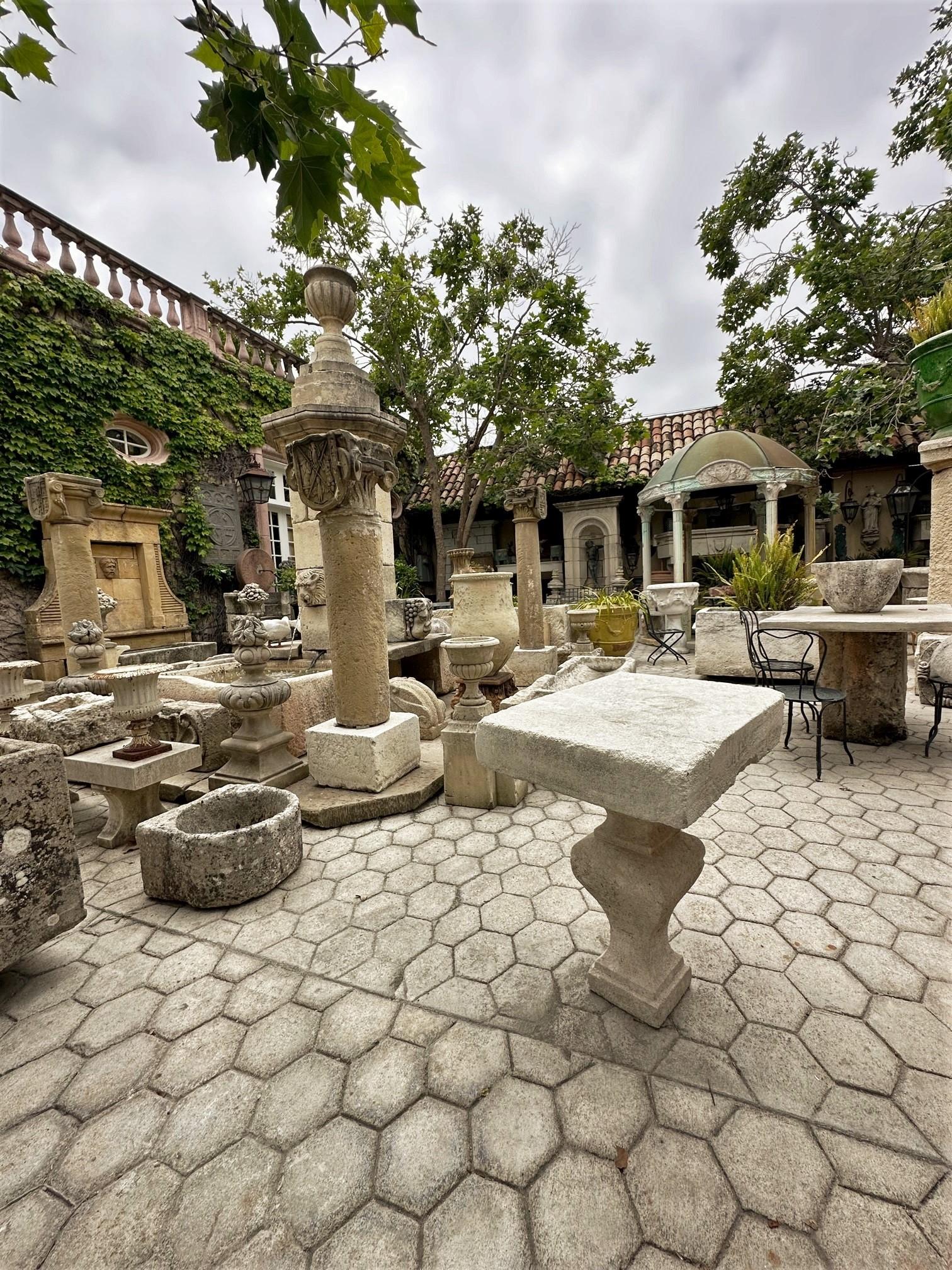 Table d'appoint en pierre sculptée à la main pour jardin extérieur intérieur Table de ferme CA en vente 3