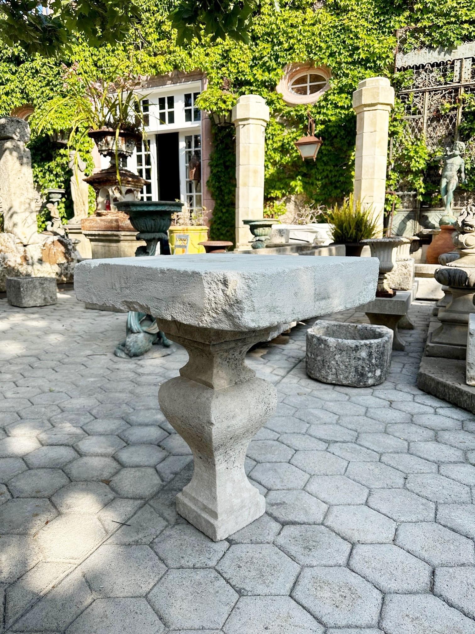 Sculpté à la main Table d'appoint en pierre sculptée à la main pour jardin extérieur intérieur Table de ferme CA en vente