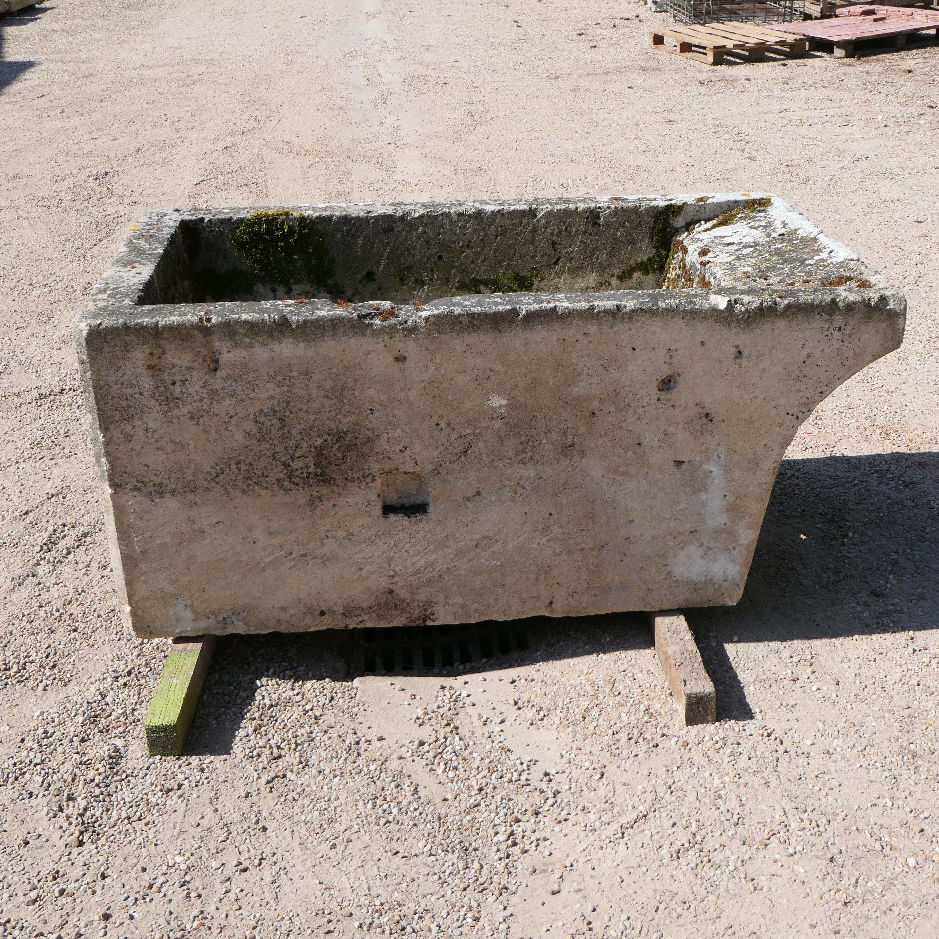 Pierre A Stone Basin Trough Hand Carved Fountain Tub Planter Firepit Vessel Antique en vente