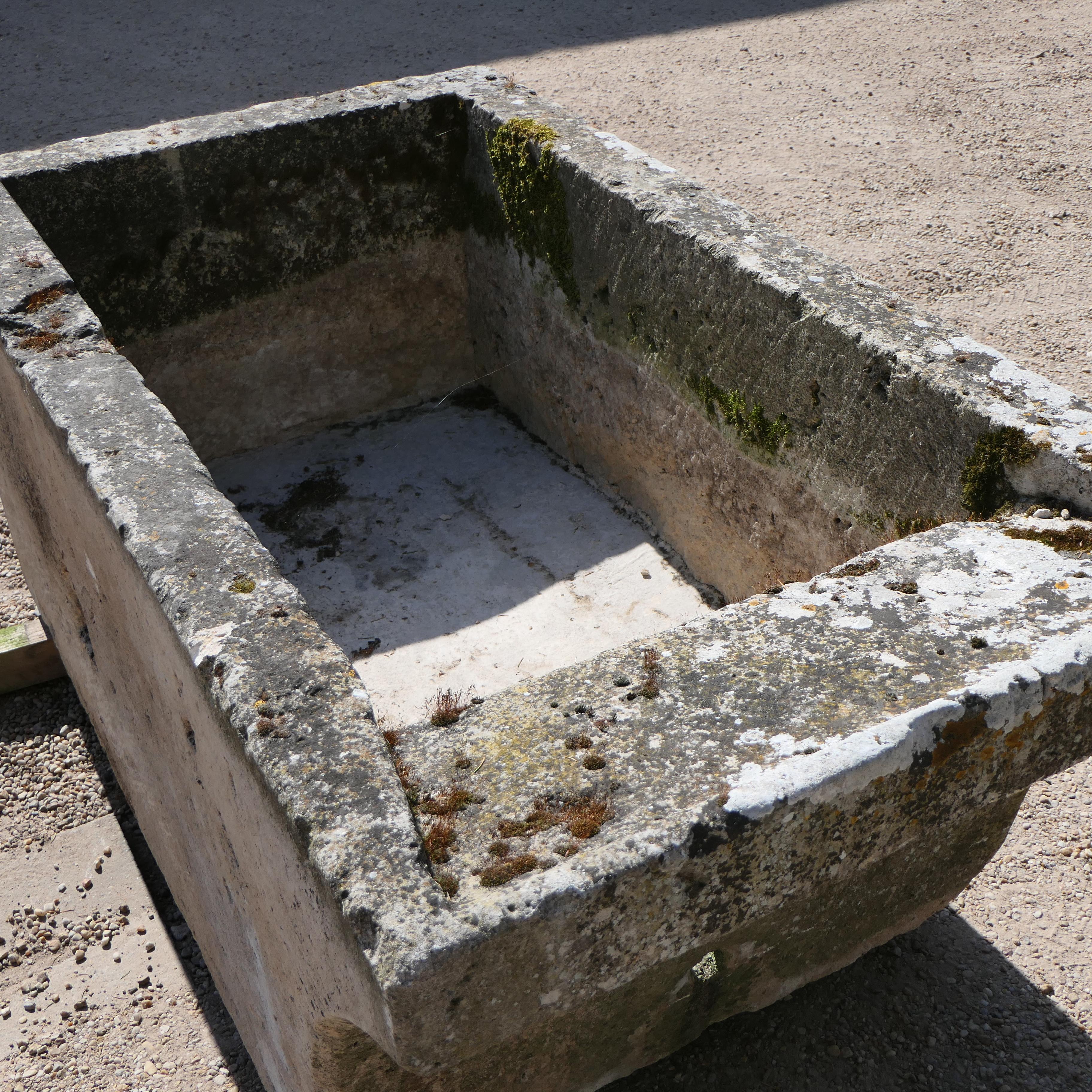 A Stone Basin Trough Hand Carved Fountain Tub Planter Firepit Vessel Antique en vente 2