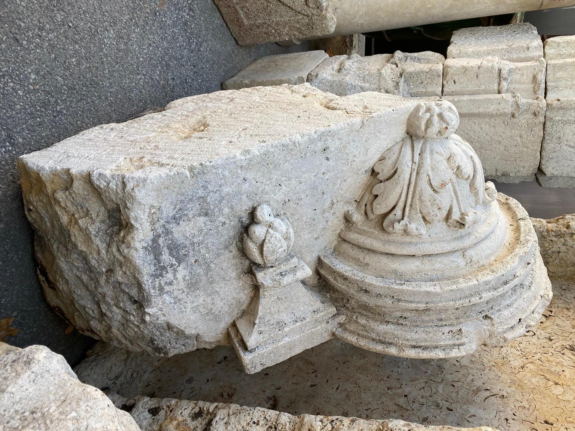 Hand Carved Stone Capital Base Side Coffee Table Garden Pedestal Antique element . LARGE and Very rare Renaissance hand carved capital of the 16th century corner carved limestone Chapiteau from a Cloister in France. It is the coronation the base for
