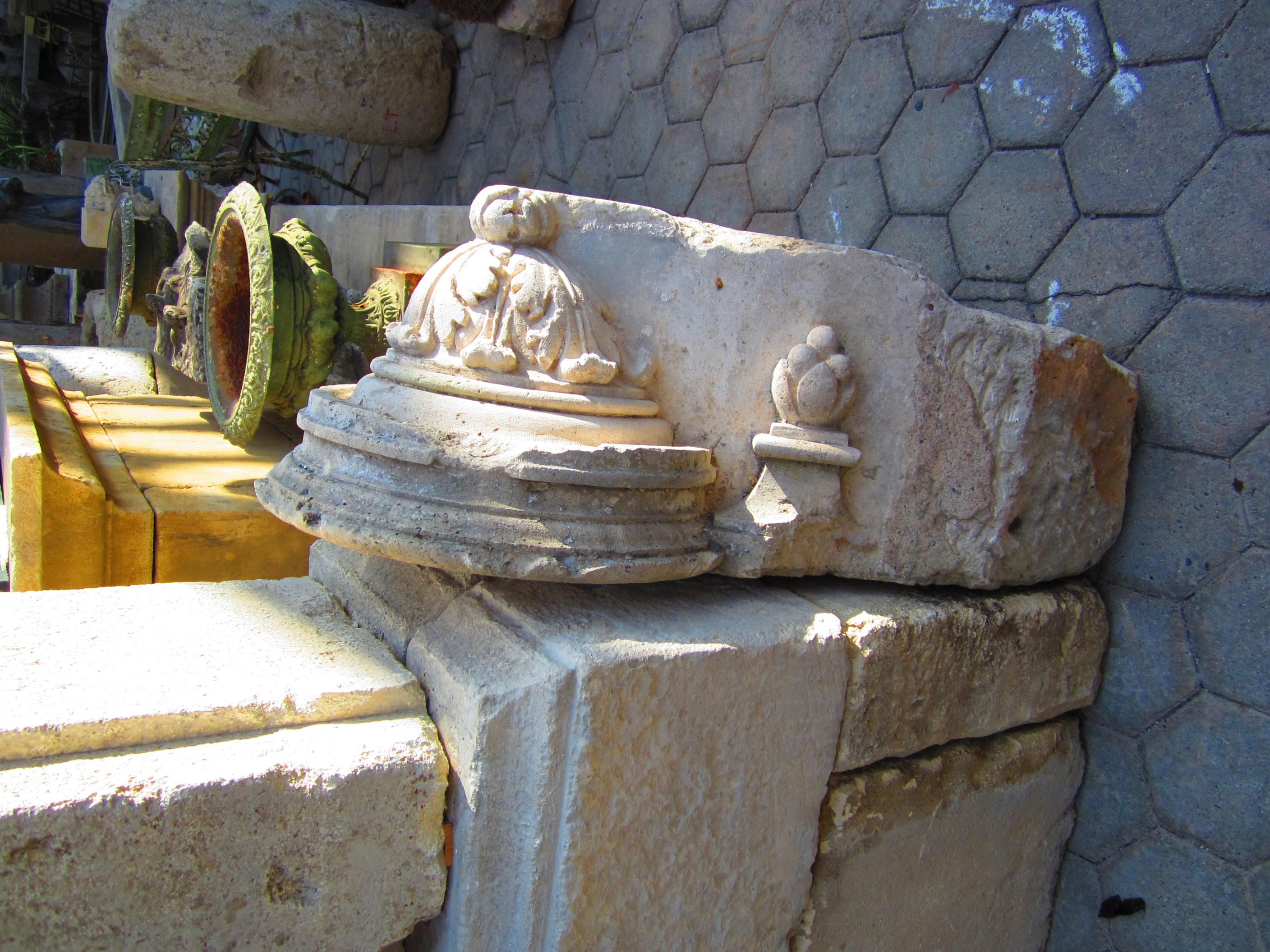 18th Century and Earlier Hand Carved Stone Capital Base Side Coffee Table Garden Pedestal Antique element For Sale