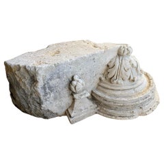 Base a capitello in pietra intagliata a mano Tavolino da giardino Piedistallo Elemento antico
