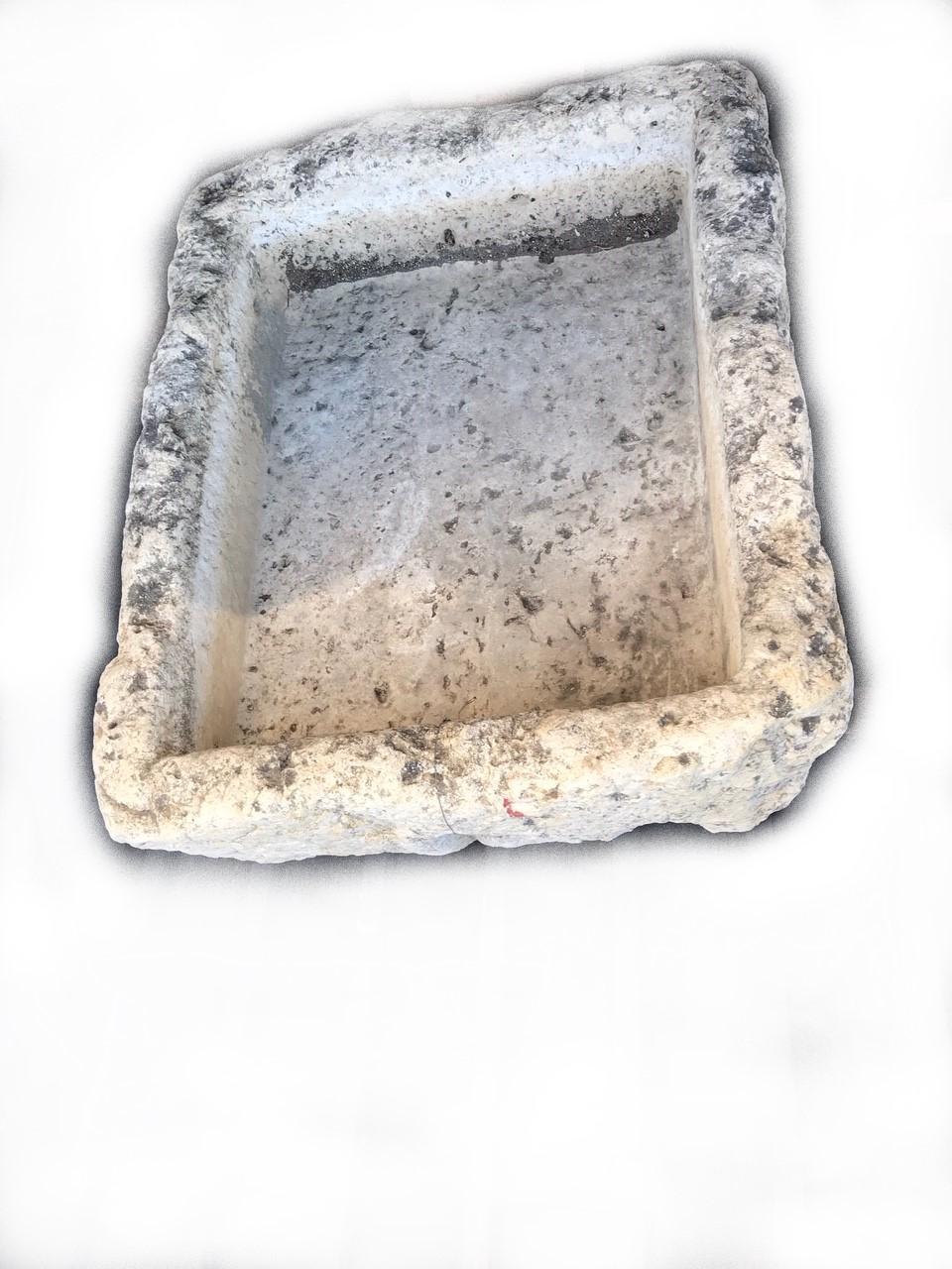 Récipient de récipient en pierre sculpté à la main, tuyau d'eau, jardinière, auge, ferme, Melrose antique en vente 6