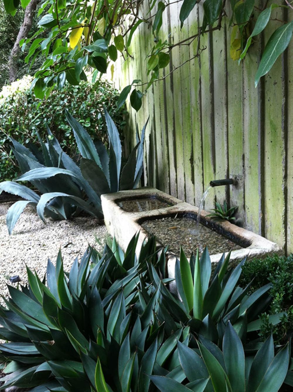Sculpté Hand Carved Stone Container Fountain Basin Trough Planter Sink Antiques LA CA en vente