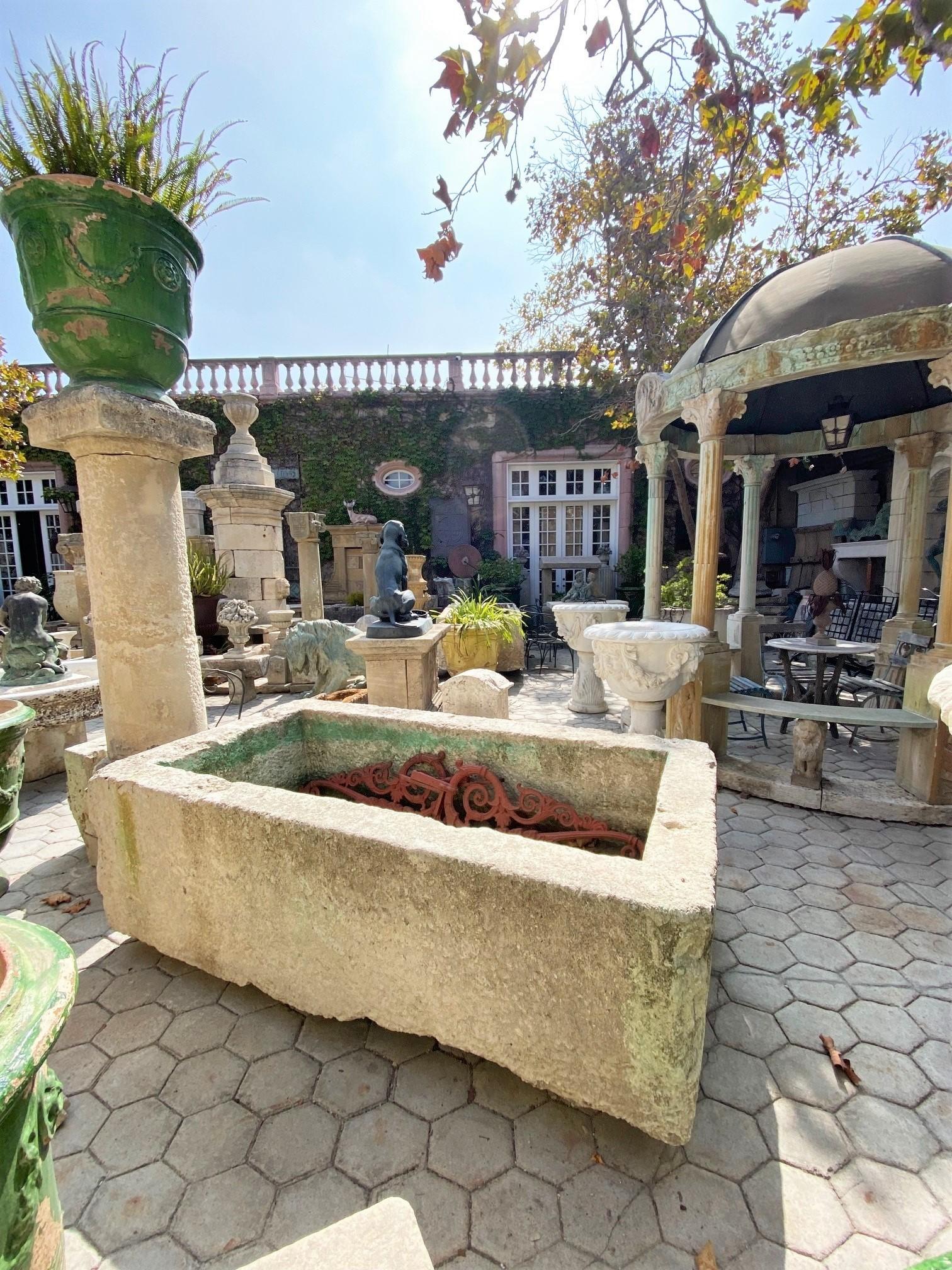 Fontaine en pierre sculptée à la main, bassin, bac, jardinière, foyer, auge, anciennement LA 2