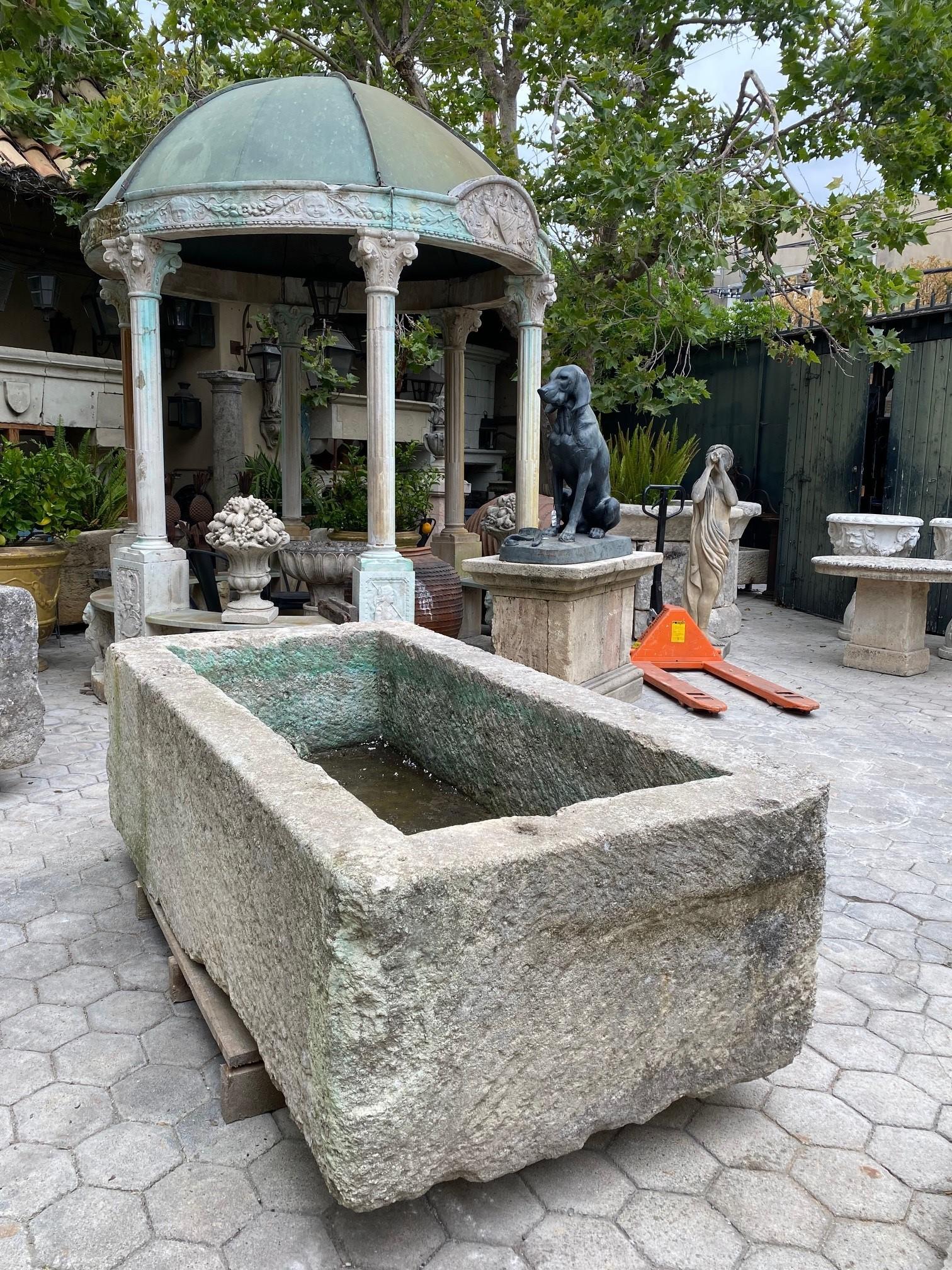 Fontaine en pierre sculptée à la main, bassin, bac, jardinière, foyer, auge, anciennement LA 3