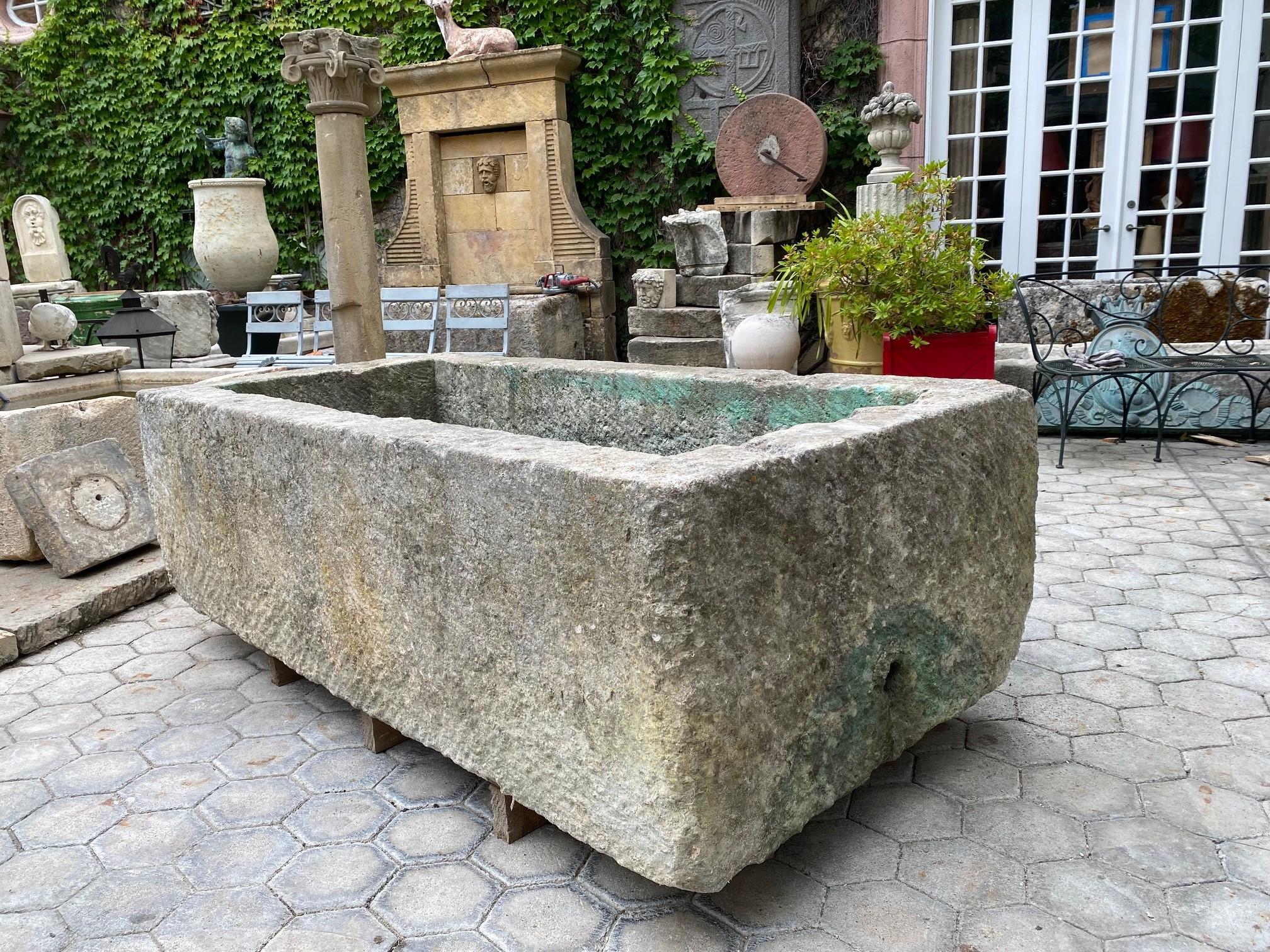 Fontaine en pierre sculptée à la main, bassin, bac, jardinière, foyer, auge, anciennement LA 6