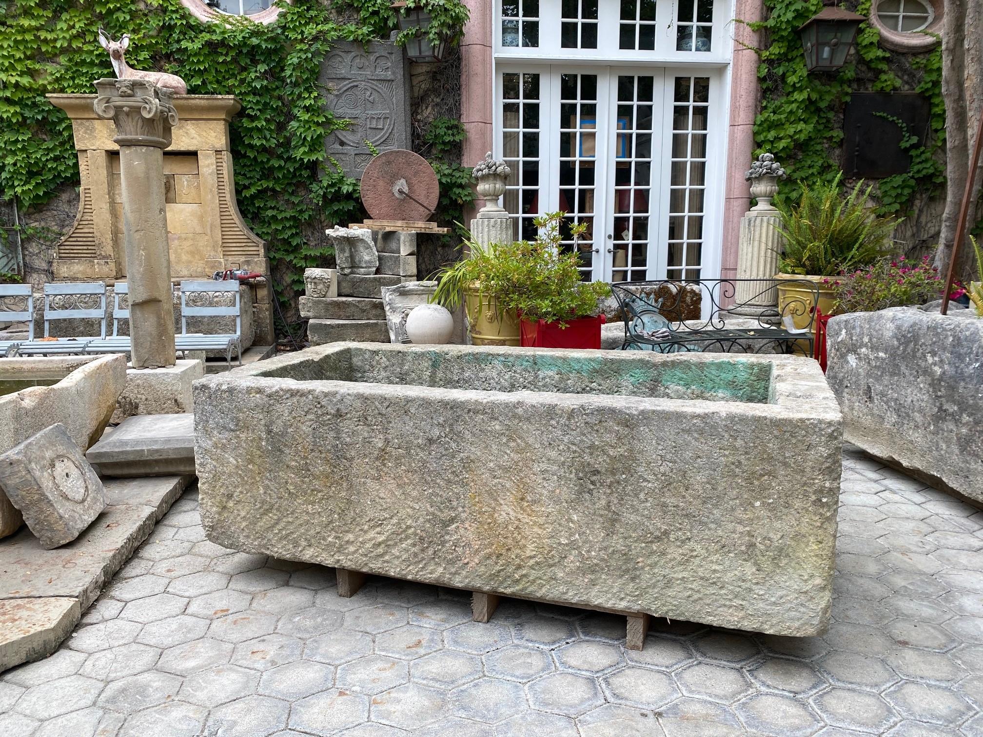 Fontaine en pierre sculptée à la main, bassin, bac, jardinière, foyer, auge, anciennement LA 7