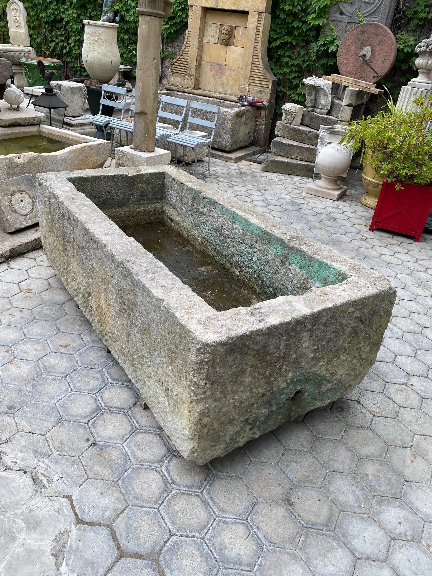 Fontaine en pierre sculptée à la main, bassin, bac, jardinière, foyer, auge, anciennement LA 8