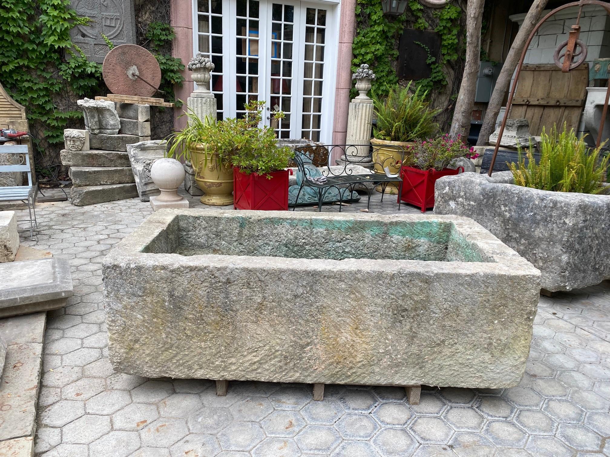 Fontaine en pierre sculptée à la main, bassin, bac, jardinière, foyer, auge, anciennement LA 9