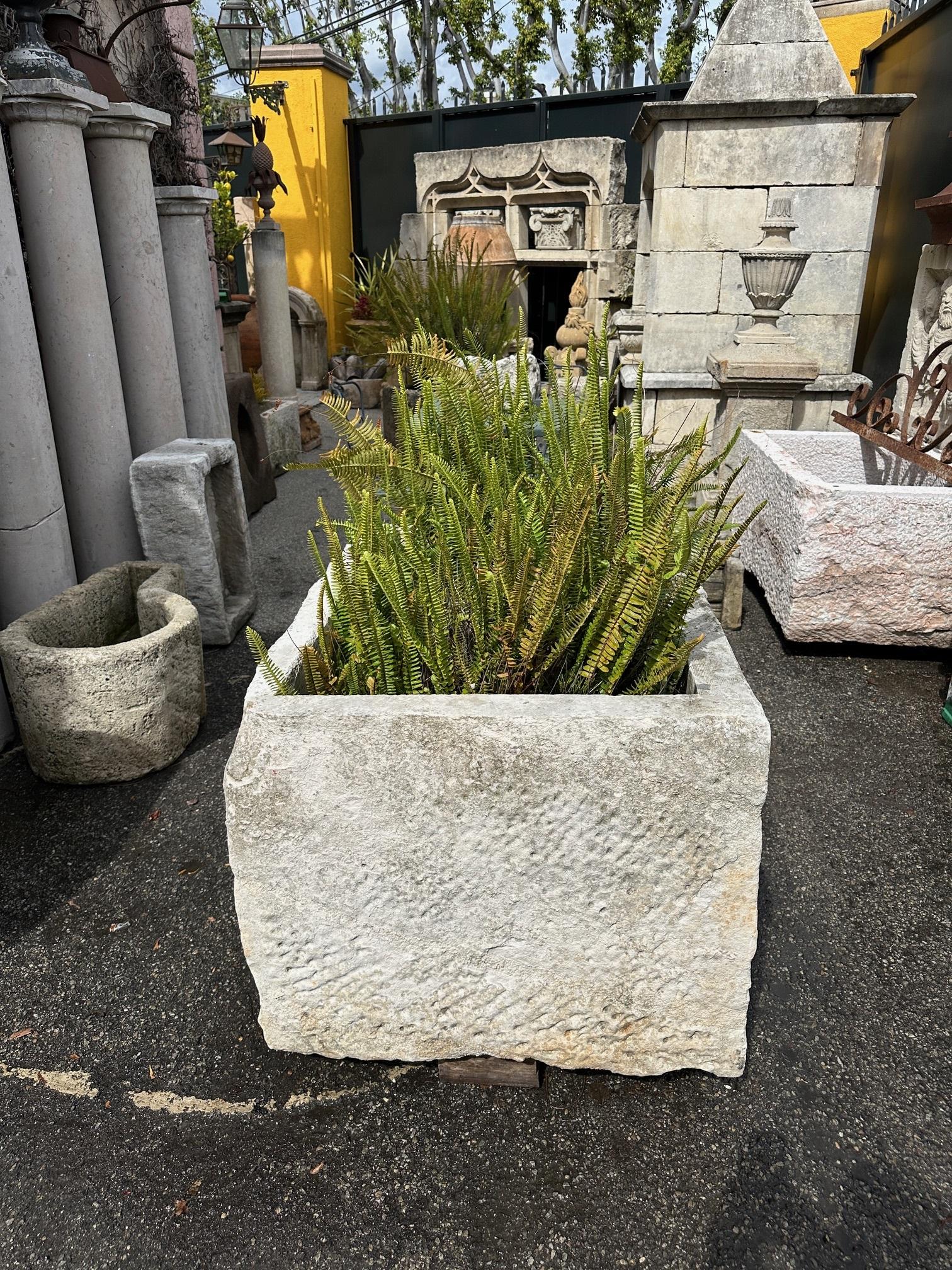A Stone Container Fountain Basin Tub Planter Firepit Trough Hand Carved Antiques en vente 11