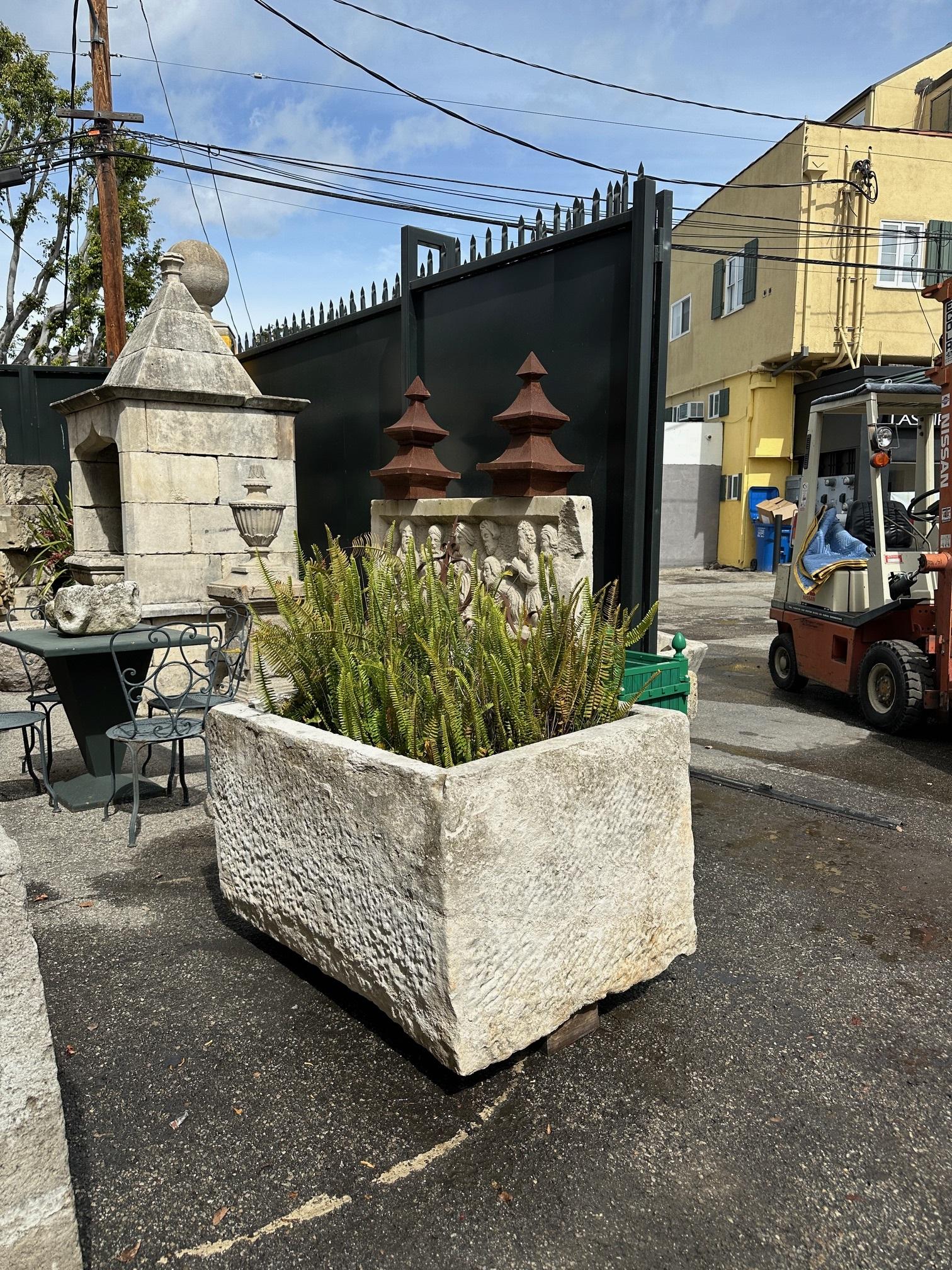 A Stone Container Fountain Basin Tub Planter Firepit Trough Hand Carved Antiques en vente 1