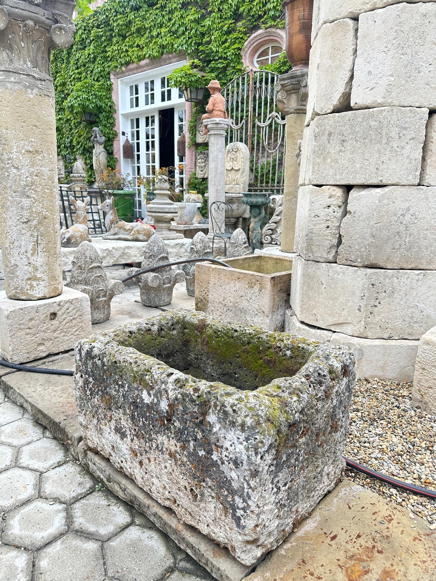 XVIIIe siècle et antérieur A Stone Container Fountain Trough Basin Planter Antique Farm Sink LA en vente