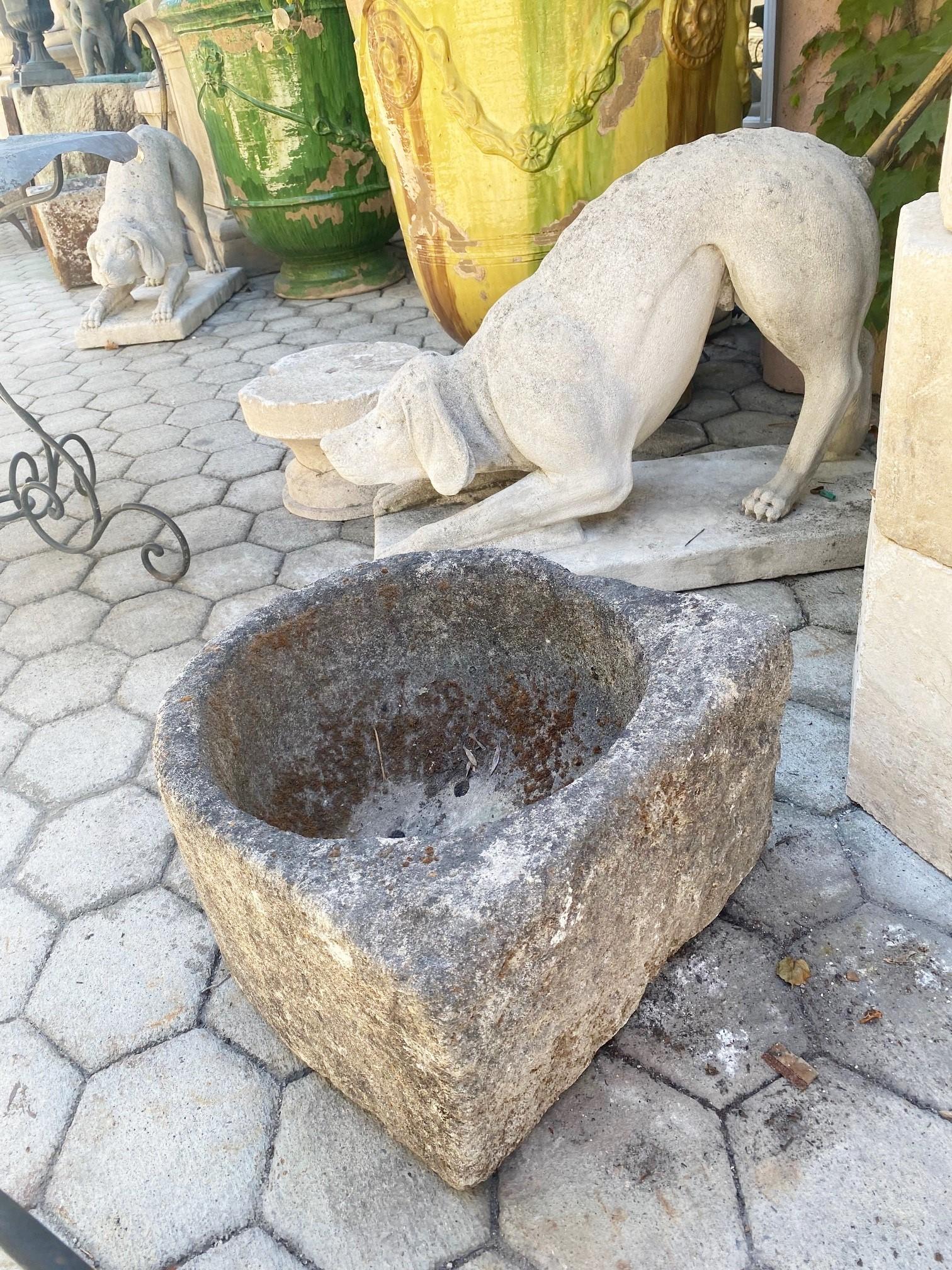 Handgeschnitzter Steinbehälter Brunnen-, Trough Basin-Pflanzgefäß, Antiker Bauern Waschbecken, LA (Geschnitzt)