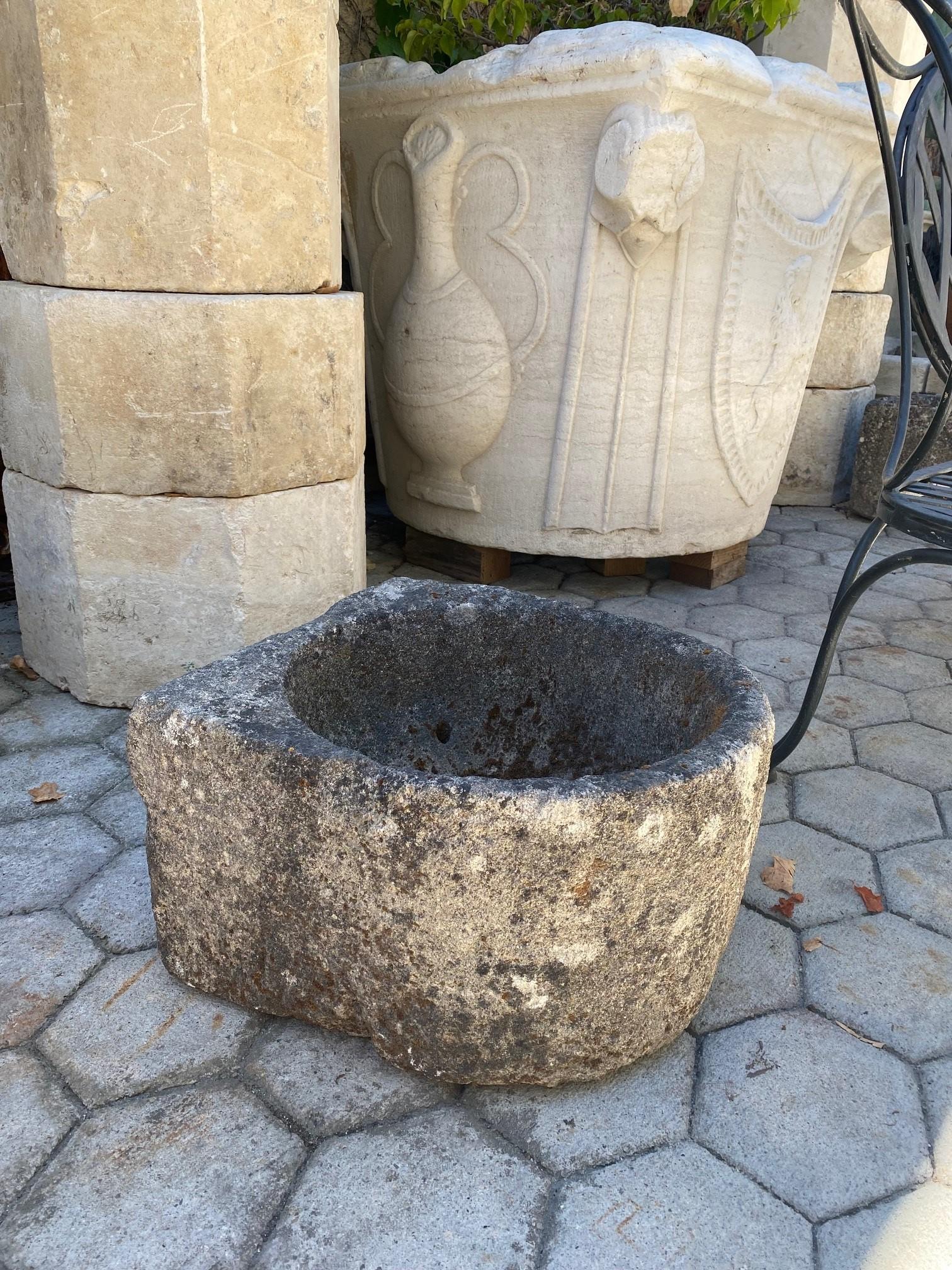 Handgeschnitzter Steinbehälter Brunnen-, Trough Basin-Pflanzgefäß, Antiker Bauern Waschbecken, LA (17. Jahrhundert)