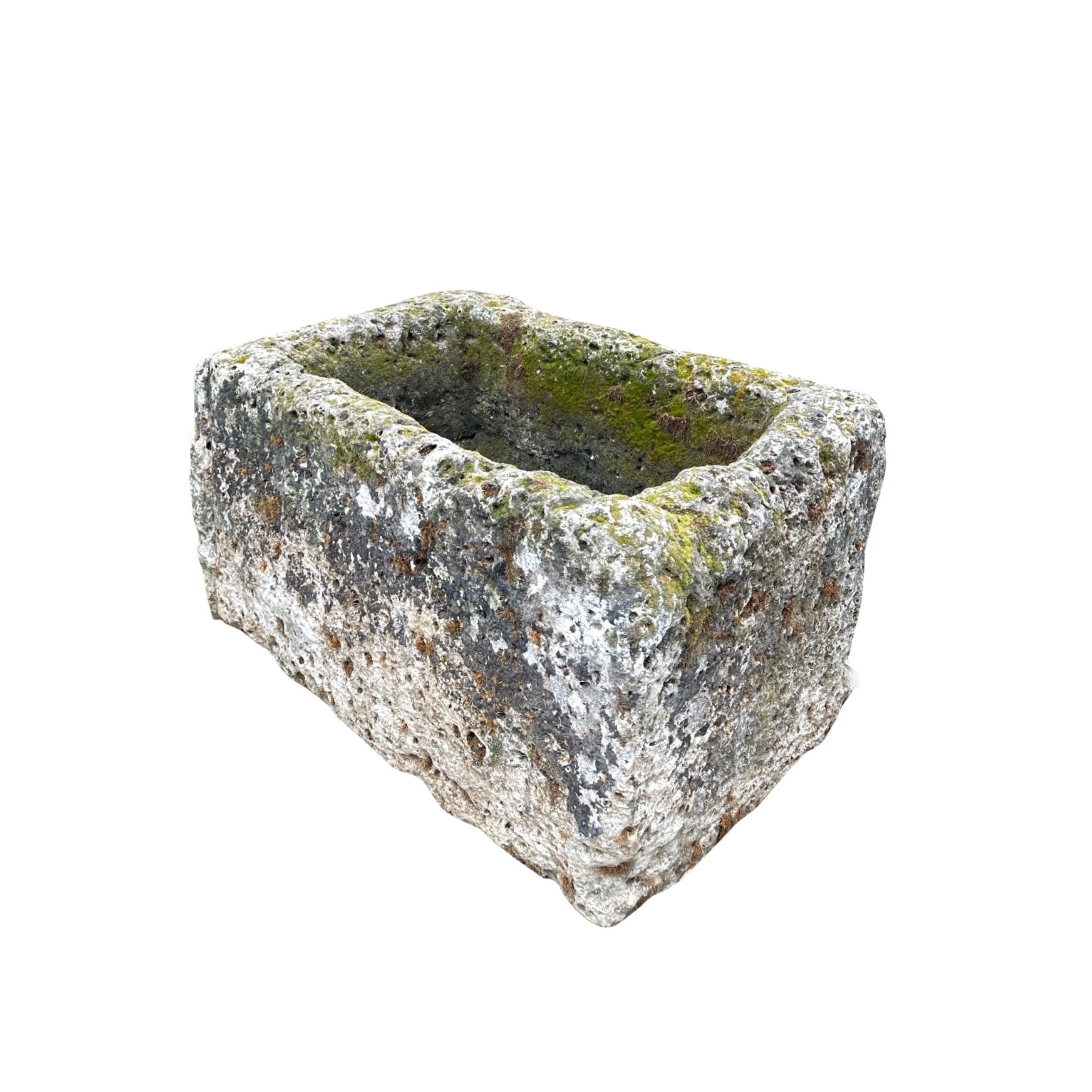 Fontana contenitore in pietra scolpita a mano, abbeveratoio, bacino, fioriera, lavello antico LA