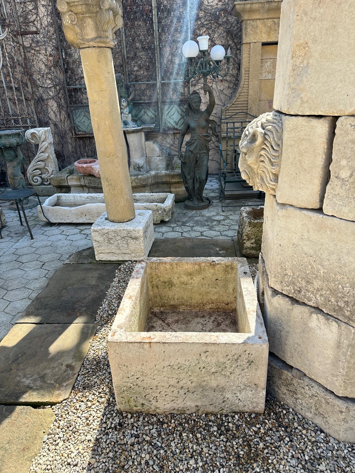 Jardinera de piedra tallada a mano Jardinera Lavabo de granja antiguo LA Tallado a mano en venta