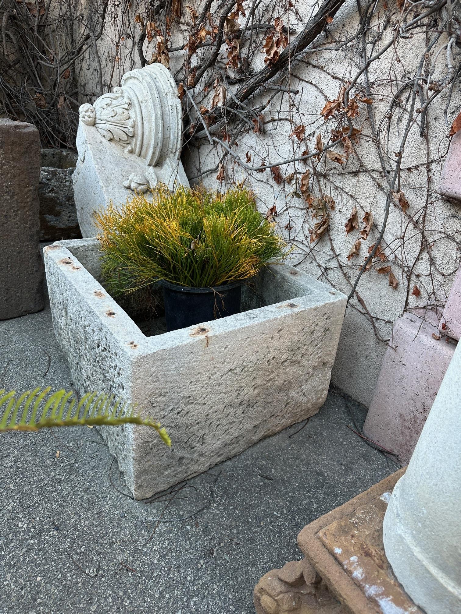Jardinera de piedra tallada a mano Jardinera Lavabo de granja antiguo LA en venta 1