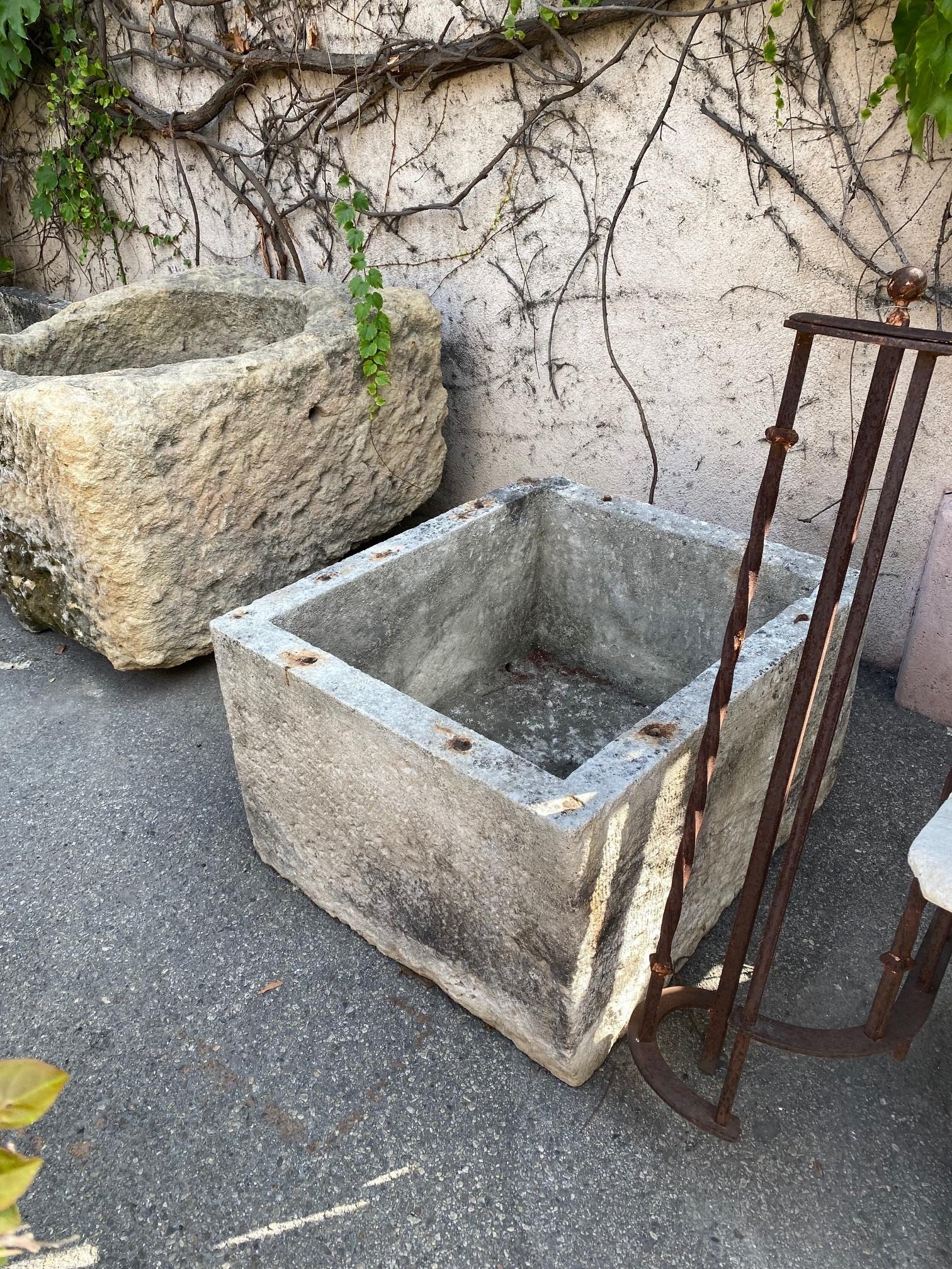 vasque de jardin en pierre ancienne
