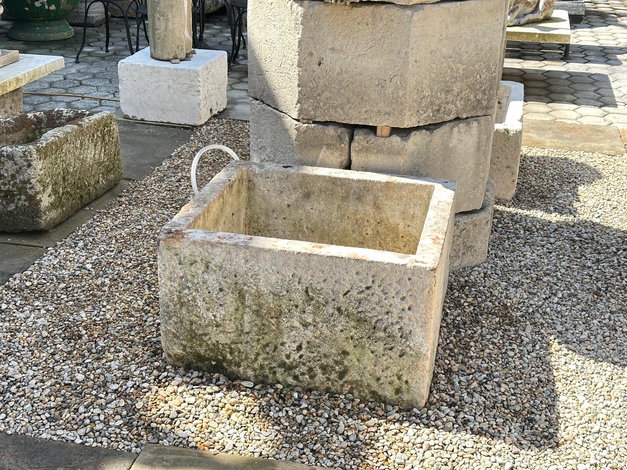 Jardinera de piedra tallada a mano Jardinera Lavabo de granja antiguo LA siglo XIX en venta