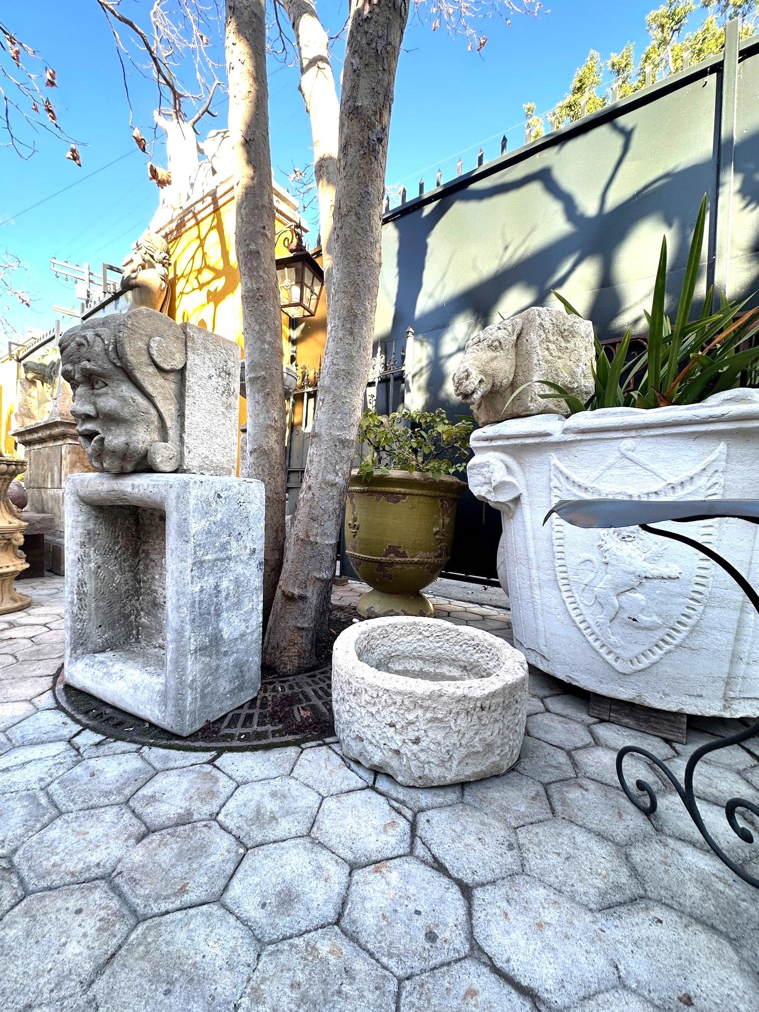 Jardinière en pierre sculptée à la main Jardinière Basin Fountain Trough Round Sink en vente 3