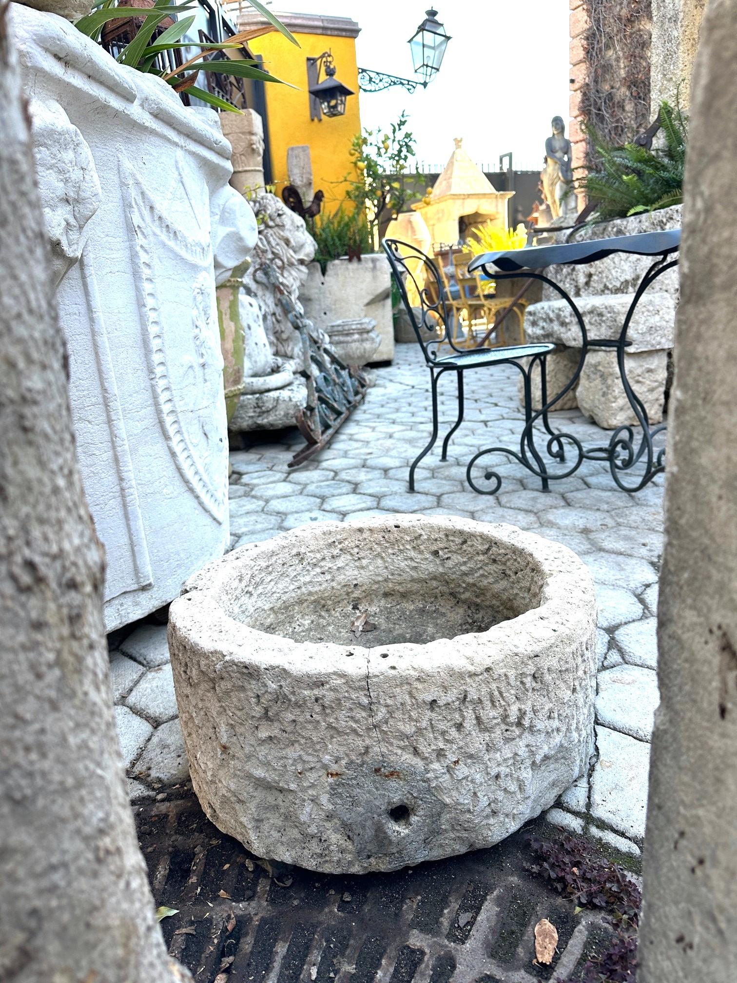 Pierre Jardinière en pierre sculptée à la main Jardinière Basin Fountain Trough Round Sink en vente