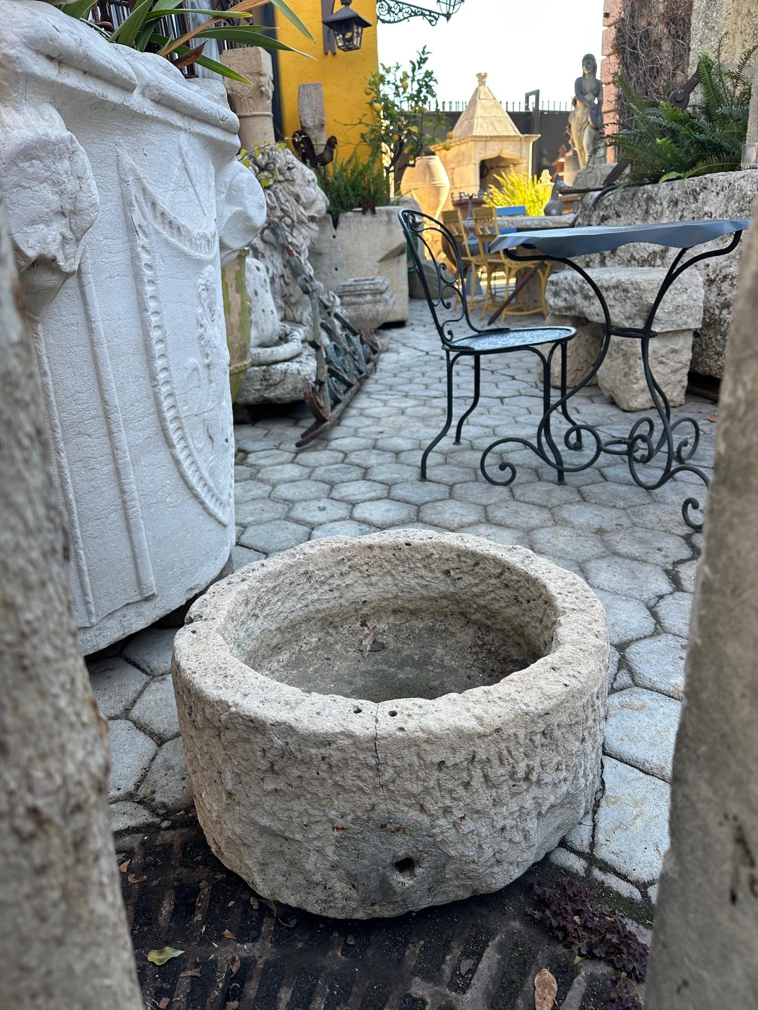 Jardinière en pierre sculptée à la main Jardinière Basin Fountain Trough Round Sink en vente 1
