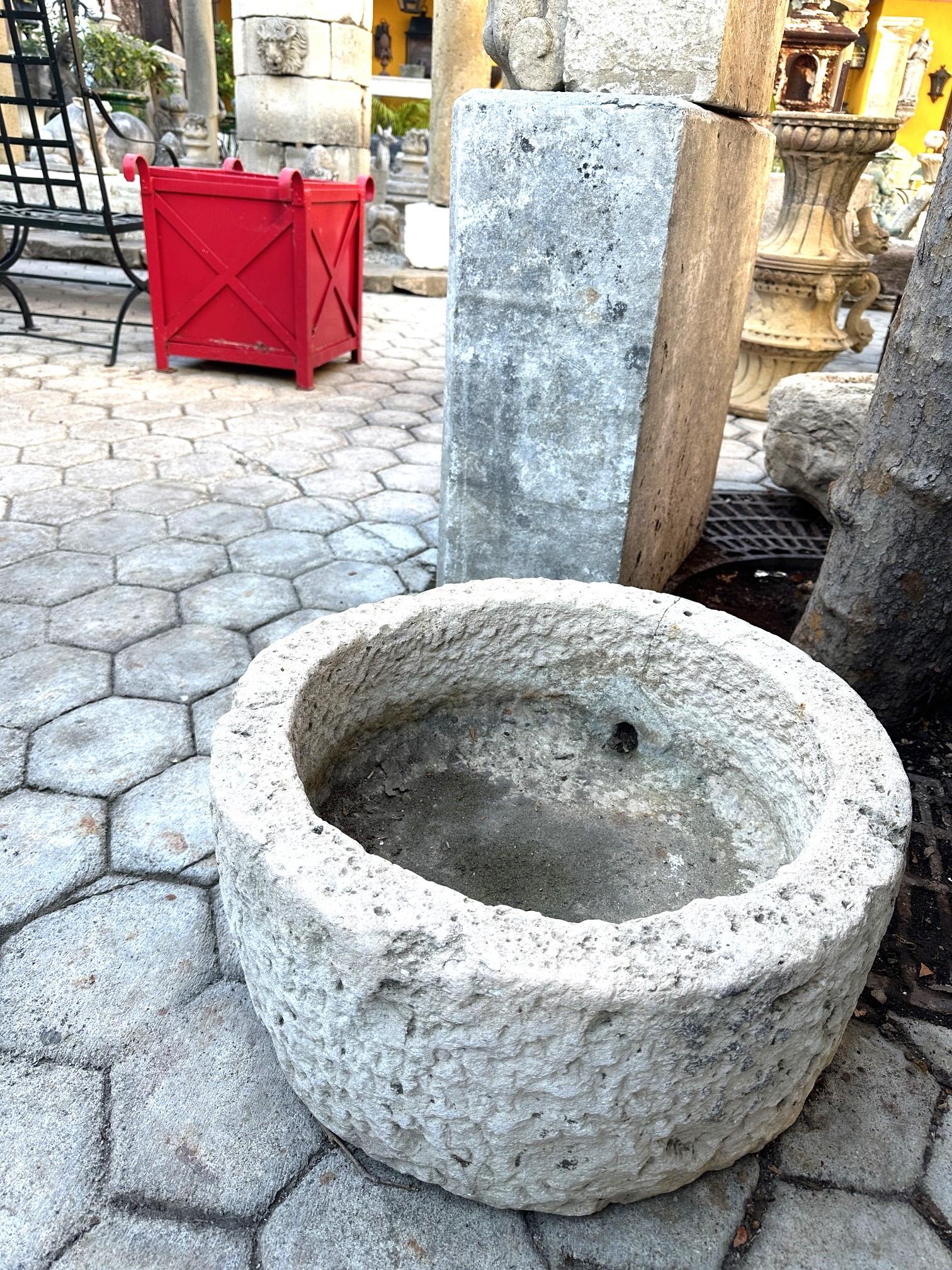 Jardinière en pierre sculptée à la main Jardinière Basin Fountain Trough Round Sink en vente 2