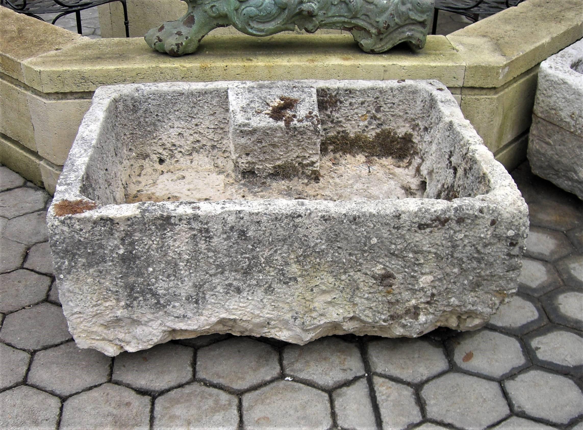 A Stone Container Trough Hand Carved Farm Sink Fountain Basin Antiques LA Fire pit Bon état - En vente à West Hollywood, CA