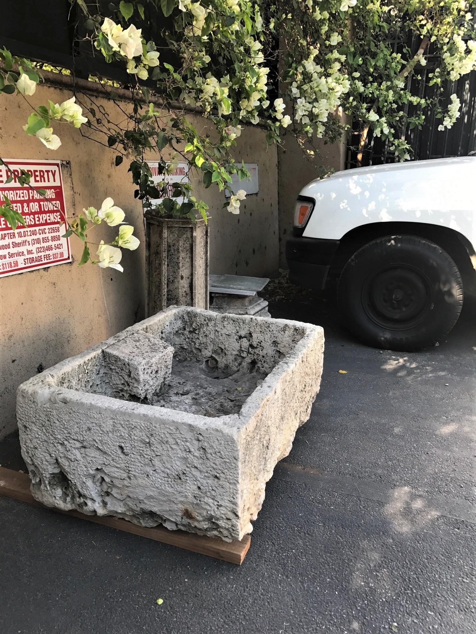 A Stone Container Trough Hand Carved Farm Sink Fountain Basin Antiques LA Fire pit en vente 2