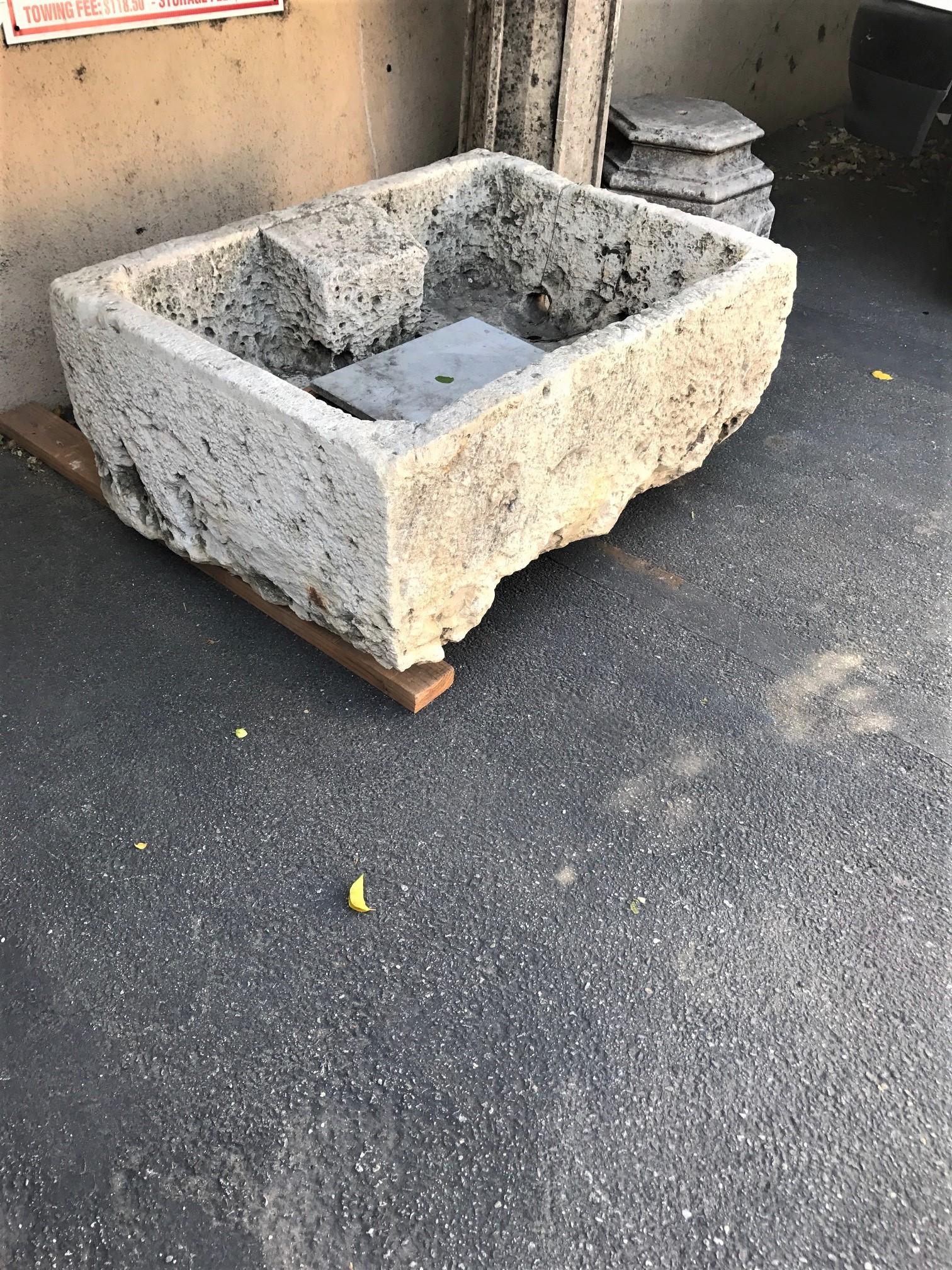 A Stone Container Trough Hand Carved Farm Sink Fountain Basin Antiques LA Fire pit en vente 4