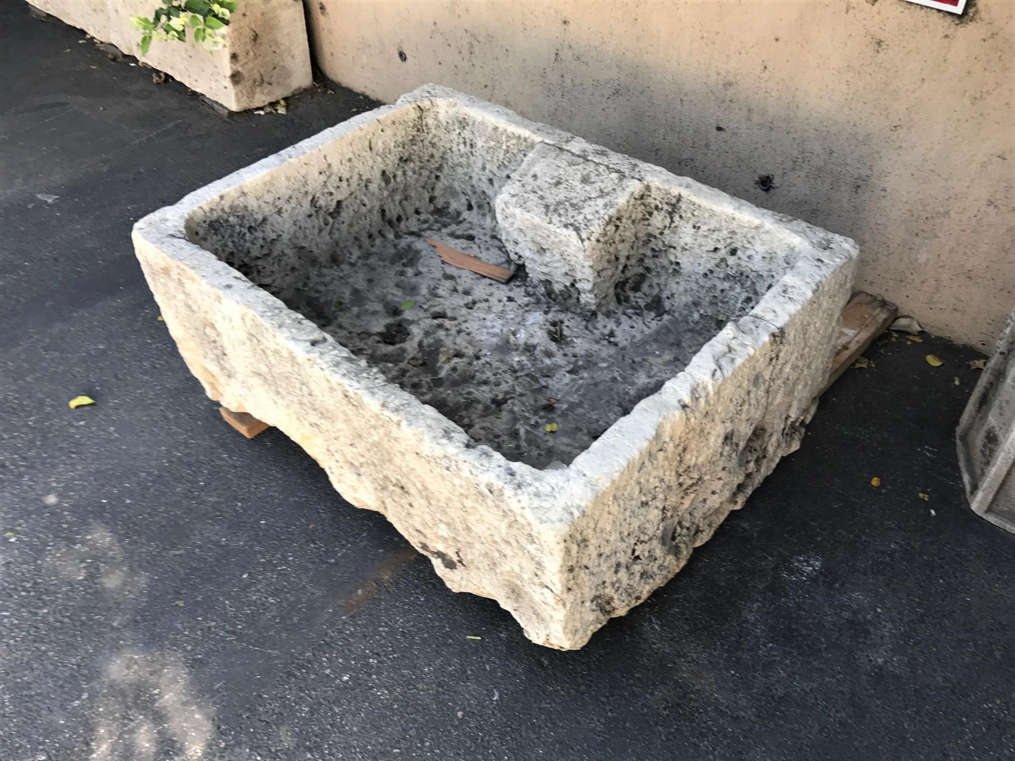 A Stone Container Trough Hand Carved Farm Sink Fountain Basin Antiques LA Fire pit en vente 6